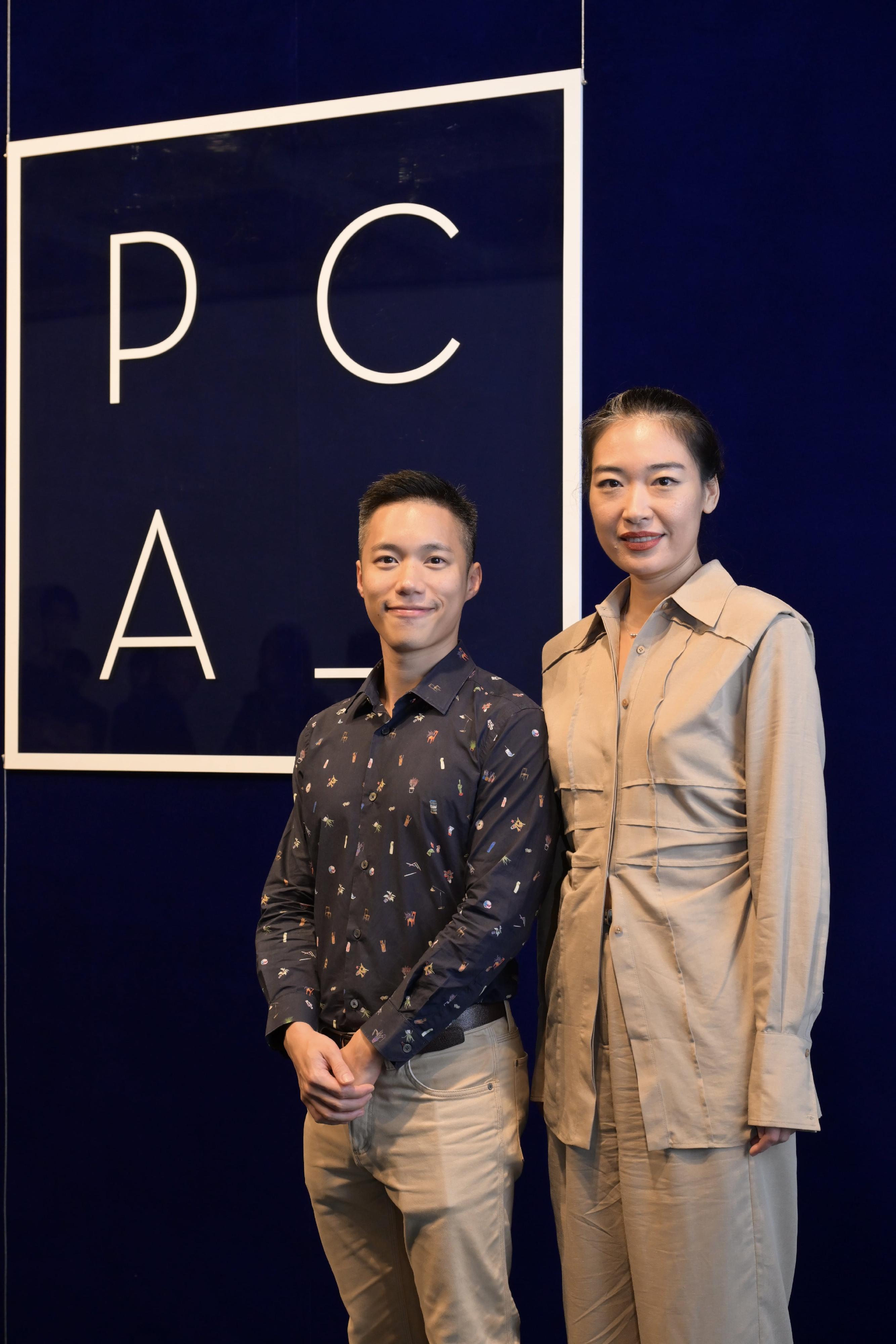 "Post Capitalistic Auction", a participatory theatre production under the Asia+ Festival, will be staged at Hong Kong City Hall Theatre on November 16 and 17. At a limited auction preview held today (November 13), Mainland artist Jingyi Wang (right) and local curator Kyle Chung (left) explained the creative concepts behind this experimental auction, before walking visitors through eight works of art crafted by overseas and local artists.