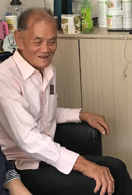 Cheung Ming, aged 89, is 1.67 metres tall, 49 kilograms in weight and of thin build. He has a square face with yellow complexion and short grey and white hair. He was last seen wearing a long-sleeves checkered shirt, grey trousers, black shoes and carrying a black umbrella.
