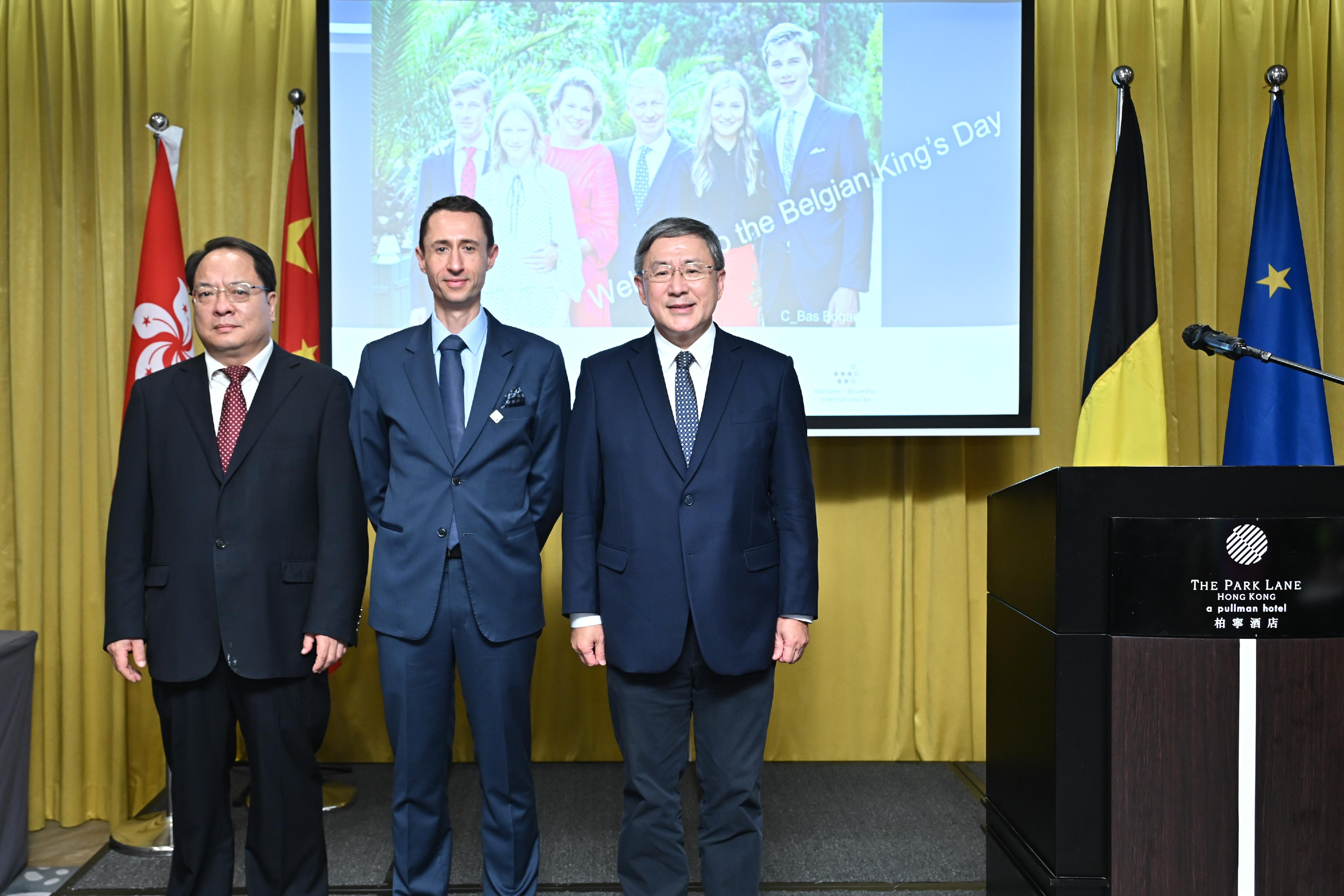 The Deputy Chief Secretary for Administration, Mr Cheuk Wing-hing (right); the Consul General of Belgium in Hong Kong, Mr David Lomastro (centre); and Deputy Commissioner of the Office of the Commissioner of the Ministry of Foreign Affairs of the People's Republic of China in the Hong Kong Special Administrative Region Mr Pan Yundong (left) are pictured at the Belgian King's Day Reception today (November 15).