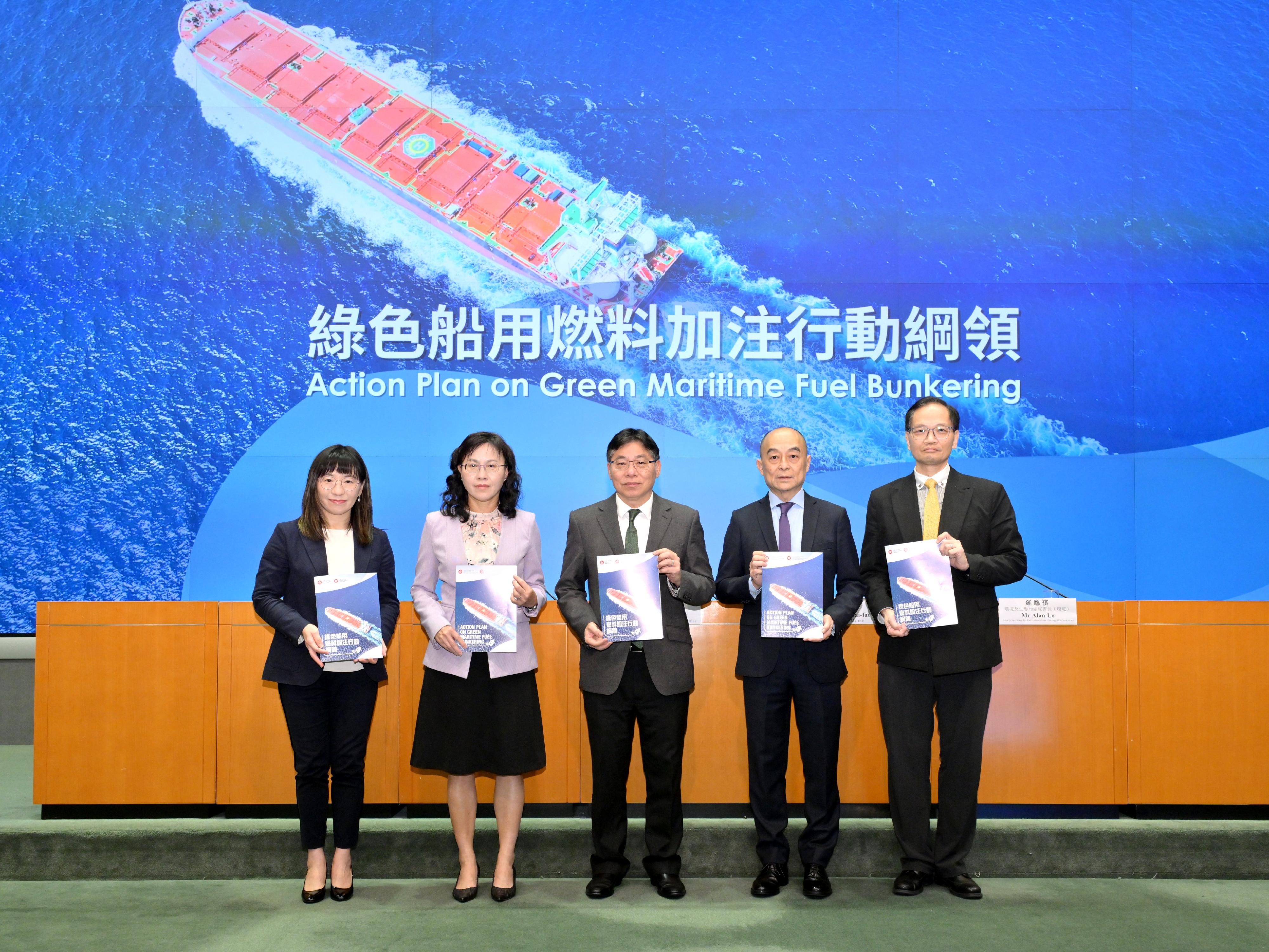 The Secretary for Transport and Logistics, Mr Lam Sai-hung (centre), holds a press conference today (November 15) to promulgate the Action Plan on Green Maritime Fuel Bunkering. The Permanent Secretary for Transport and Logistics, Ms Mable Chan (second left); the Director of Marine, Mr Wong Sai-fat (second right); the Commissioner for Maritime and Port Development and Deputy Secretary for Transport and Logistics, Miss Amy Chan (first left); and Deputy Secretary for Environment and Ecology (Environment) Mr Alan Lo (first right) also attended.