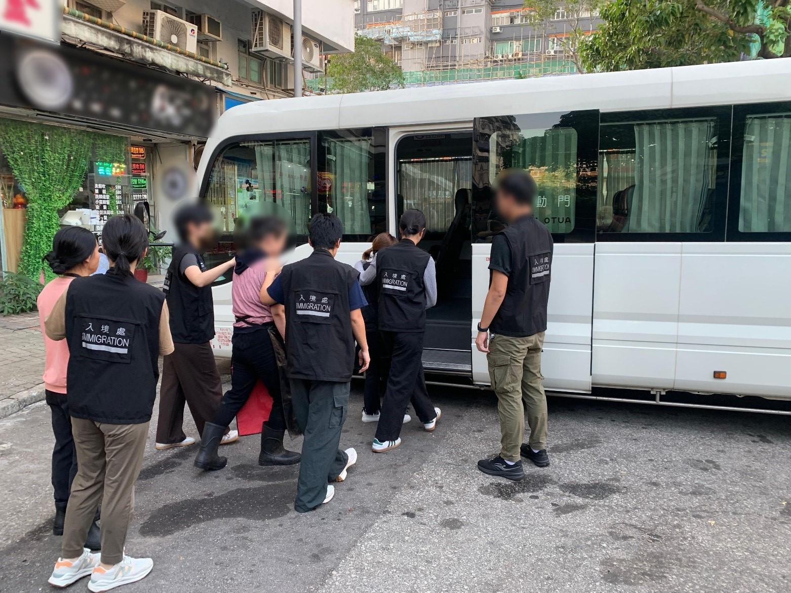 The Immigration Department mounted a series of territory-wide anti-illegal worker operations codenamed "Lightshadow" and "Twilight", and a joint operation with the Hong Kong Police Force codenamed "Champion", for four consecutive days from November 11 to yesterday (November 14). Photo shows suspected illegal workers arrested during an operation.