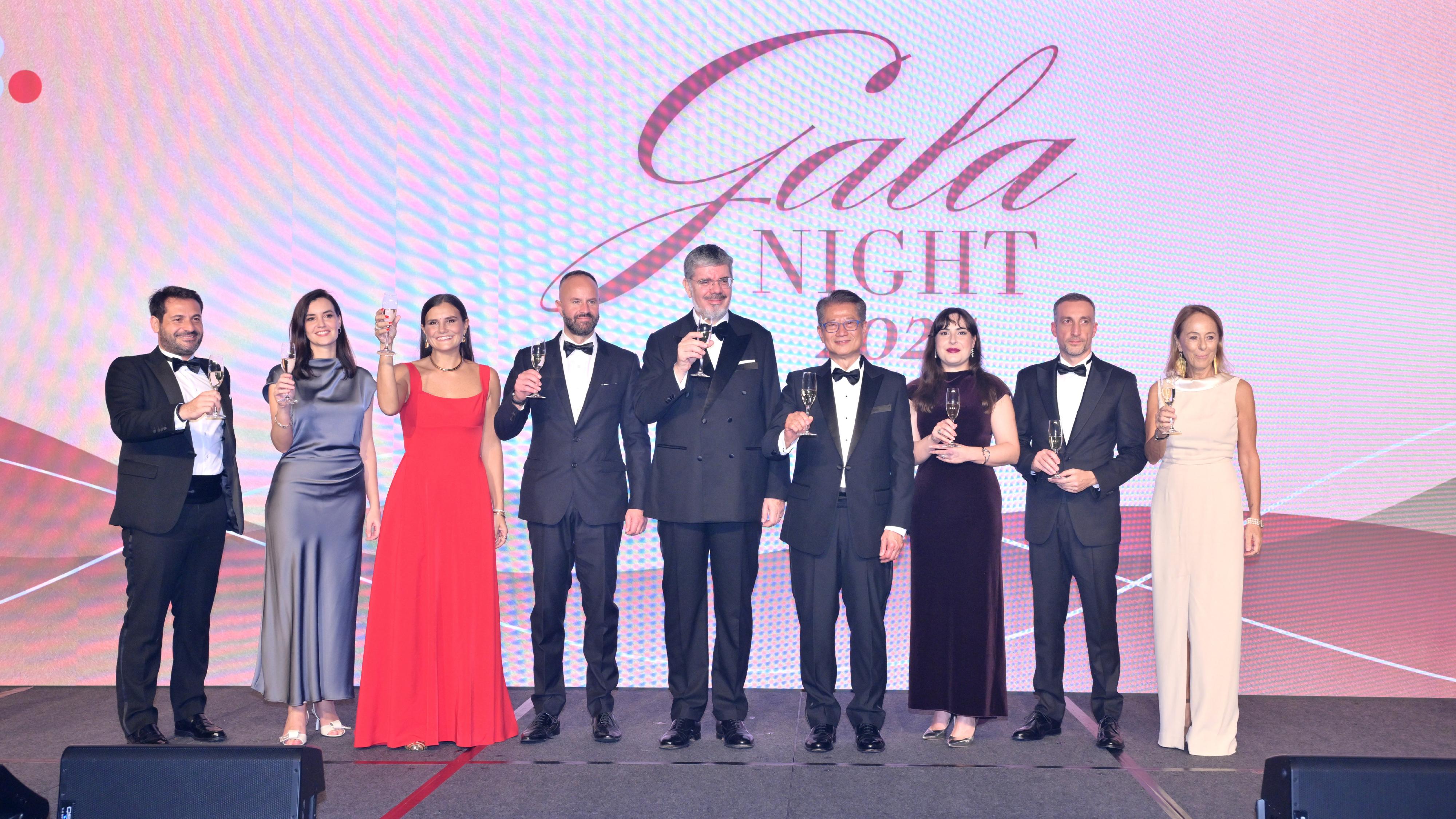 The Financial Secretary, Mr Paul Chan, attended the Italian Chamber of Commerce in Hong Kong and Macao Gala Night 2024 today (November 15).  Photo shows Mr Chan (fourth right) in a group photo with Ambassador of Italy to China, Mr Massimo Ambrosetti (fifth left), Consul General of Italy to Hong Kong and Macao, Mr Carmelo Ficarra (second right), President of the Italian Chamber of Commerce, Mr Davide De Rosa (fourth left), and others.