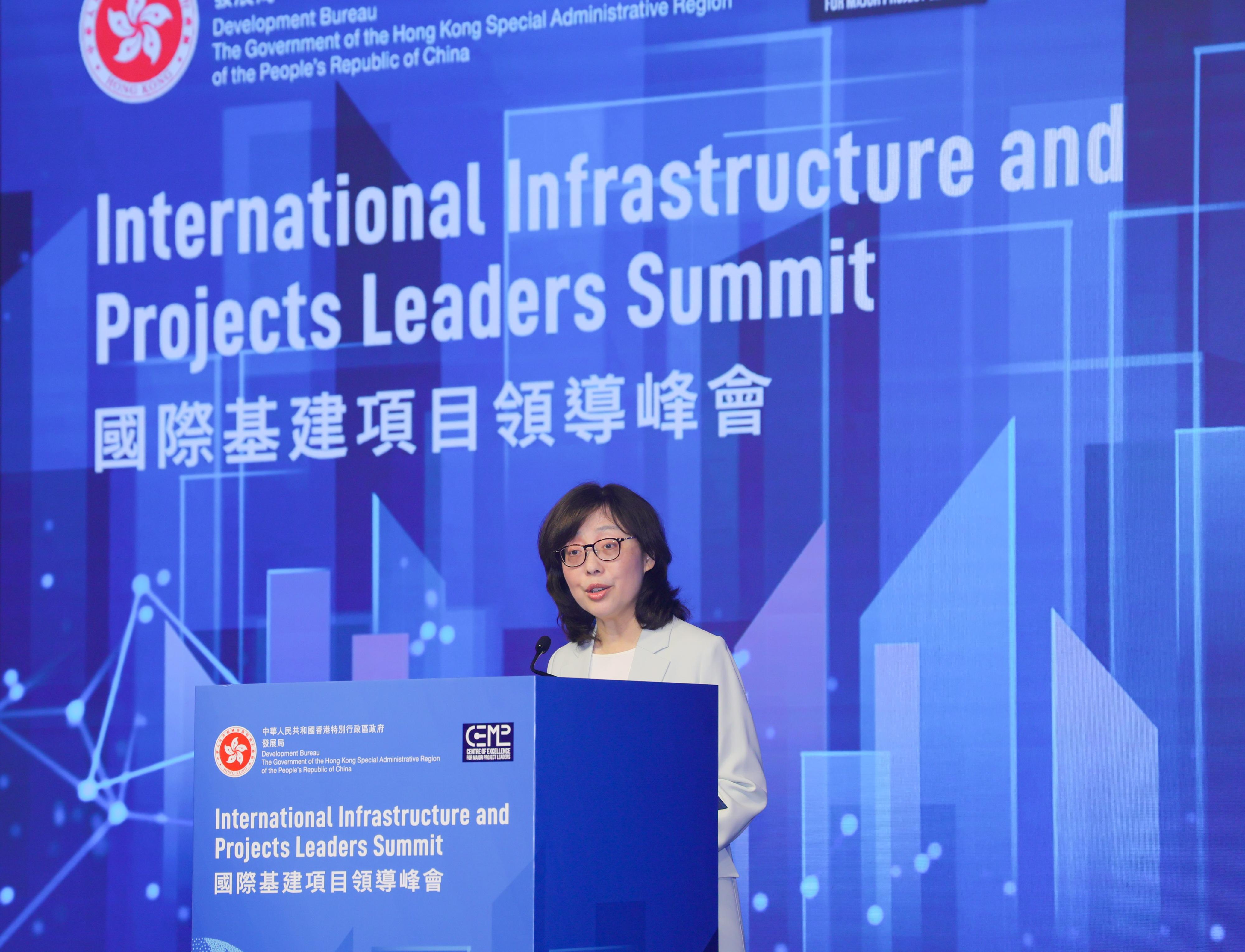 The Development Bureau hosted the International Infrastructure and Projects Leaders Summit today (November 15) to showcase Hong Kong as an international infrastructure centre. Photo shows the Secretary for Development, Ms Bernadette Linn, addressing the Summit.