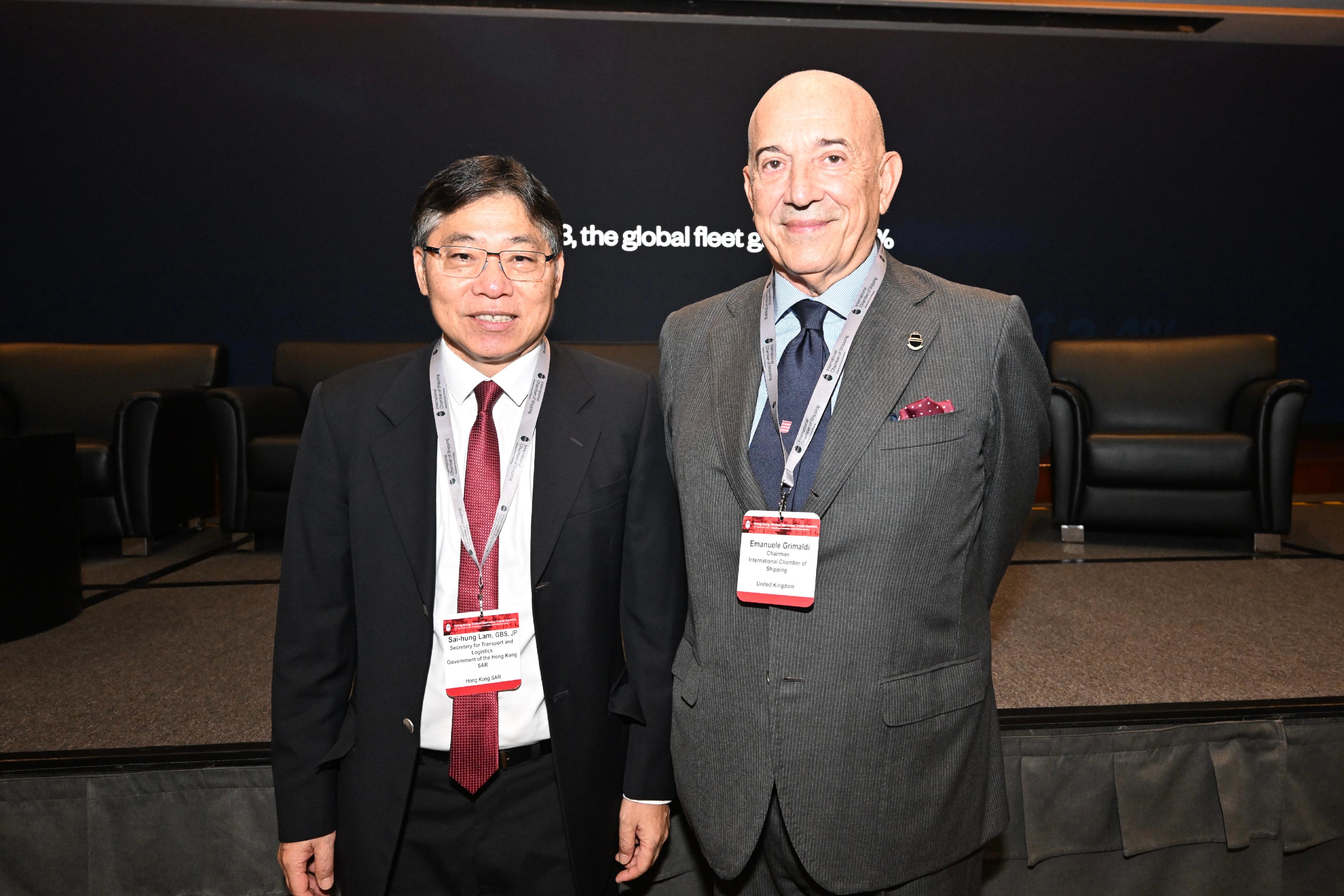 The Secretary for Transport and Logistics, Mr Lam Sai-hung, attended the Hong Kong Global Maritime Trade Summit organised by the International Chamber of Shipping today (November 18). Photo shows Mr Lam (left) with the Chairman of the International Chamber of Shipping, Mr Emanuele Grimaldi (right).