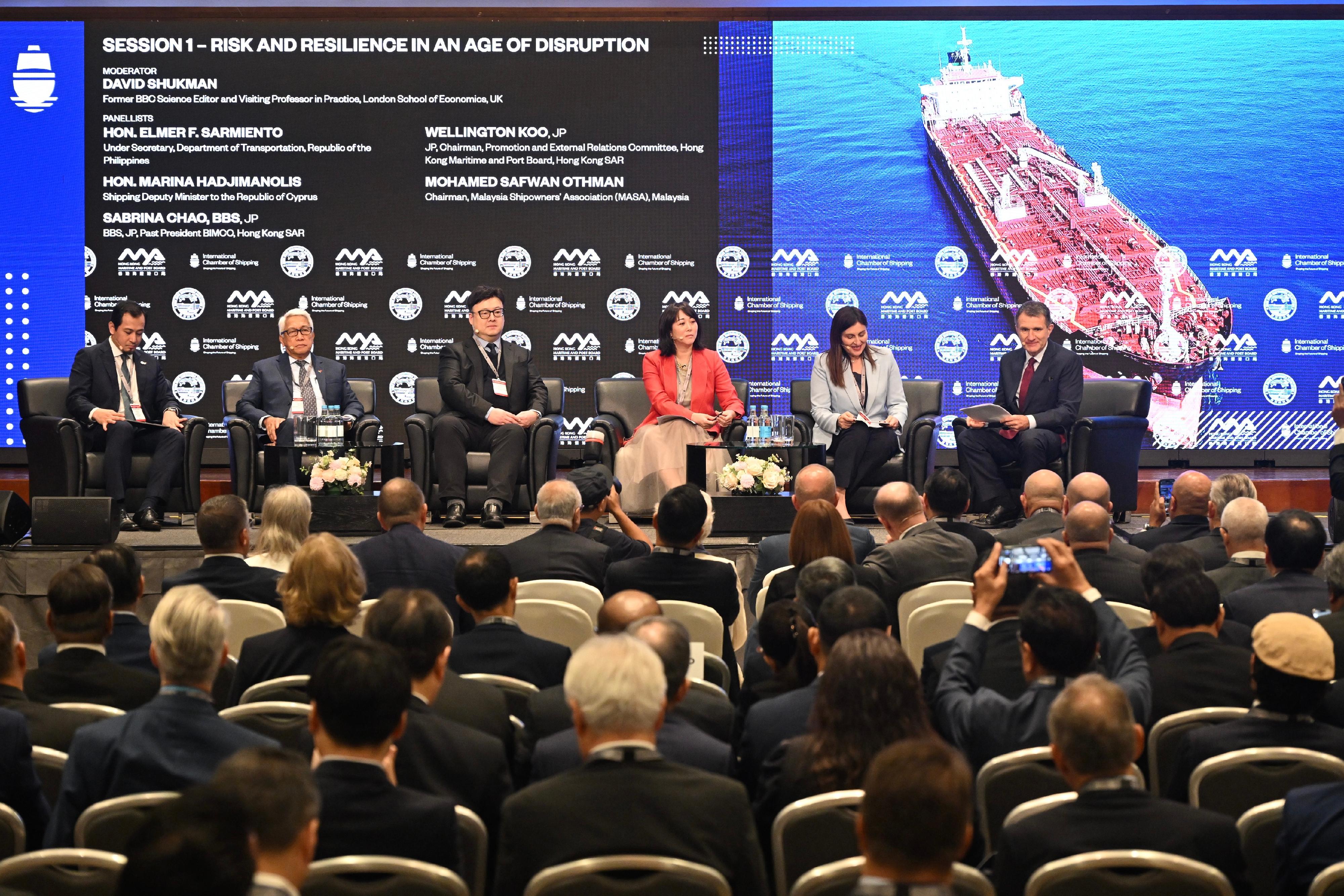 The Secretary for Transport and Logistics, Mr Lam Sai-hung, attended the Hong Kong Global Maritime Trade Summit organised by the International Chamber of Shipping today (November 18). Photo shows the panel discussion with ministers and leaders from different countries in the maritime industry at the Summit.