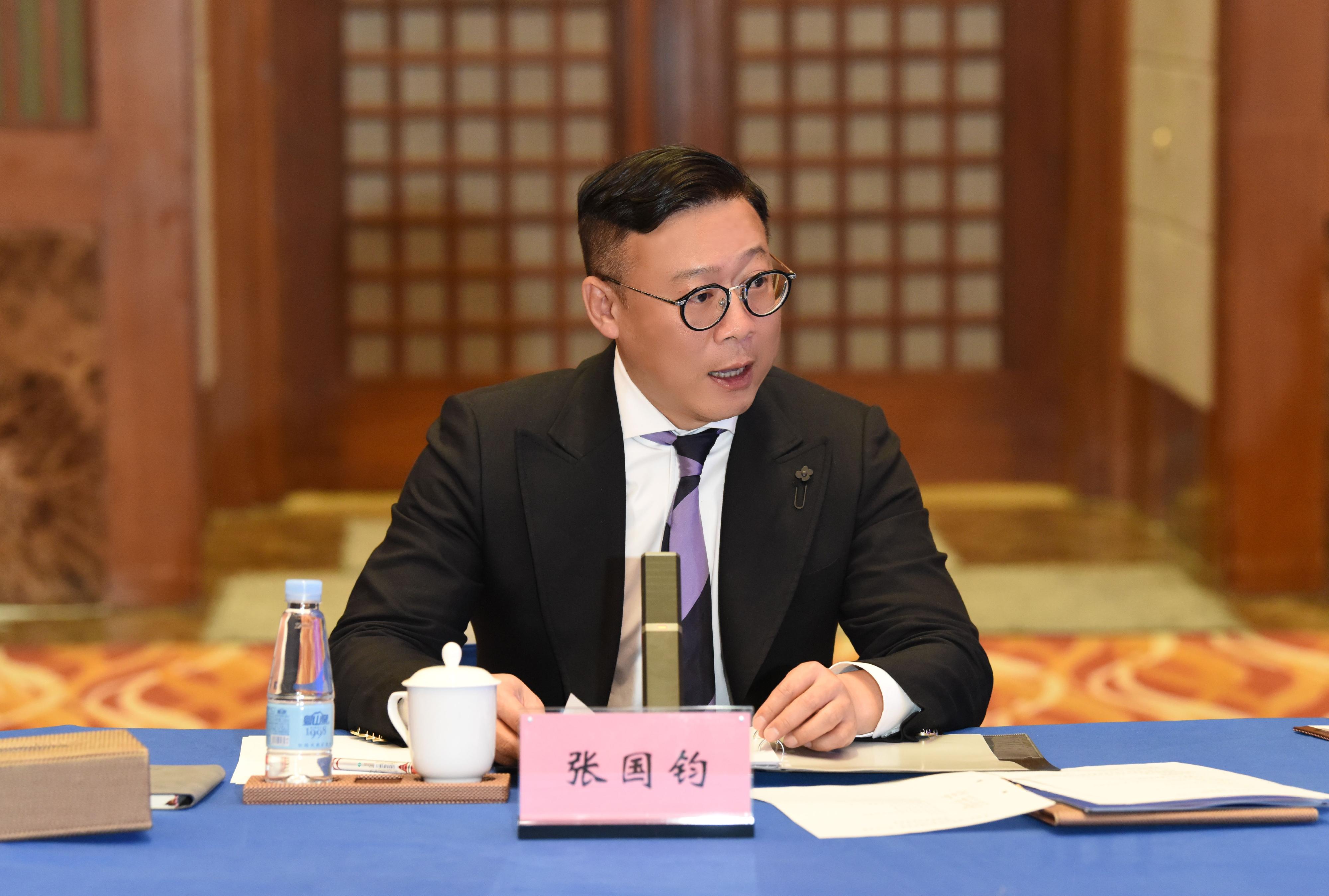 The Deputy Secretary for Justice, Dr Cheung Kwok-kwan, today (November 18) attended the sixth Guangdong-Hong Kong-Macao Greater Bay Area Legal Departments Joint Conference in Zhongshan. Photo shows Dr Cheung speaking at the Joint Conference.
