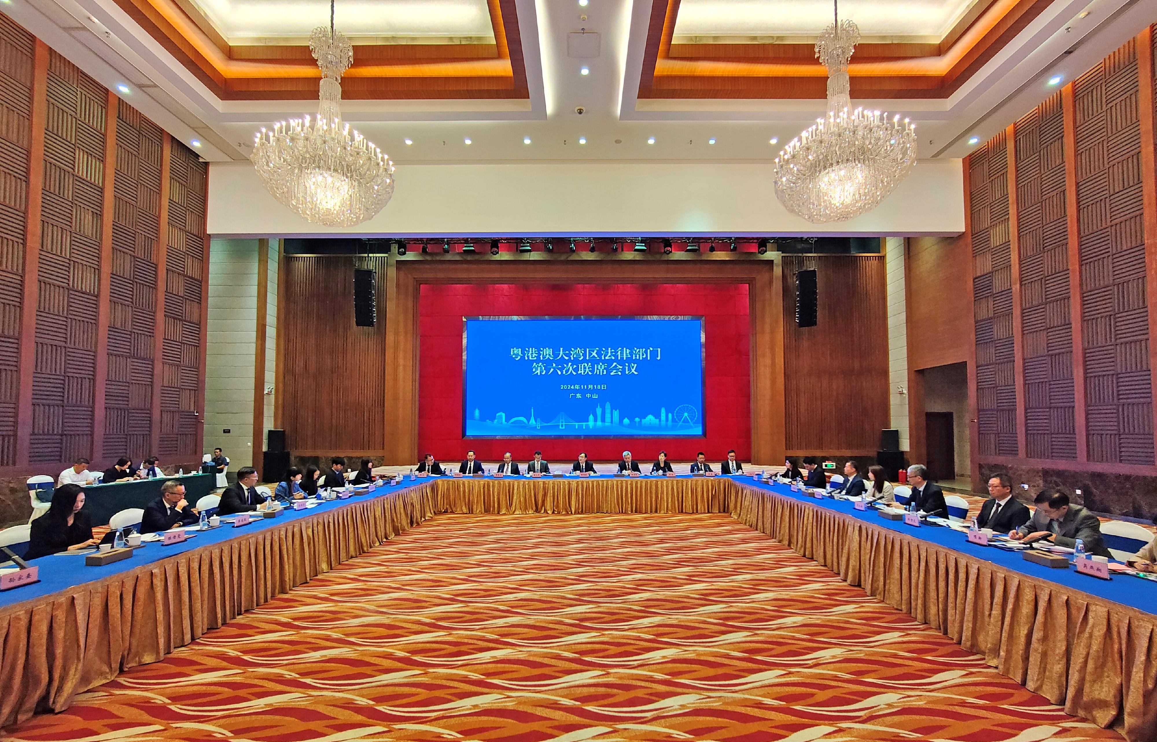 The Deputy Secretary for Justice, Dr Cheung Kwok-kwan (third left), today (November 18) attended the sixth Guangdong-Hong Kong-Macao Greater Bay Area Legal Departments Joint Conference in Zhongshan. 
