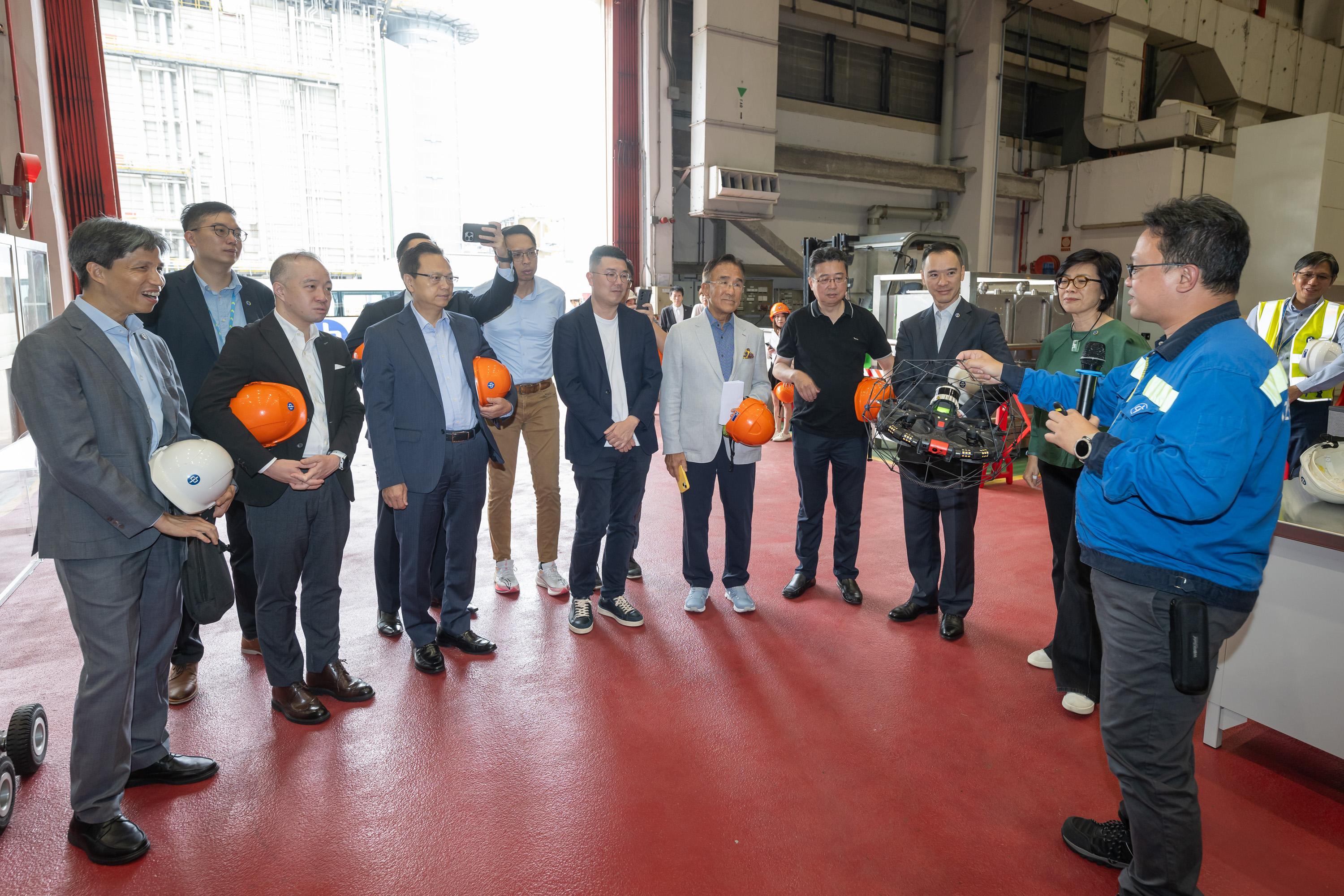 The Legislative Council (LegCo) Panel on Environmental Affairs visits Black Point Power Station of CLP Power Hong Kong Limited (CLP) at Tuen Mun today (November 18). Photo shows the Chairman of the Panel, Mr Lau Kwok-fan (front row, fourth left) and other Members learning about how to use cage drones at Black Point Power Station.