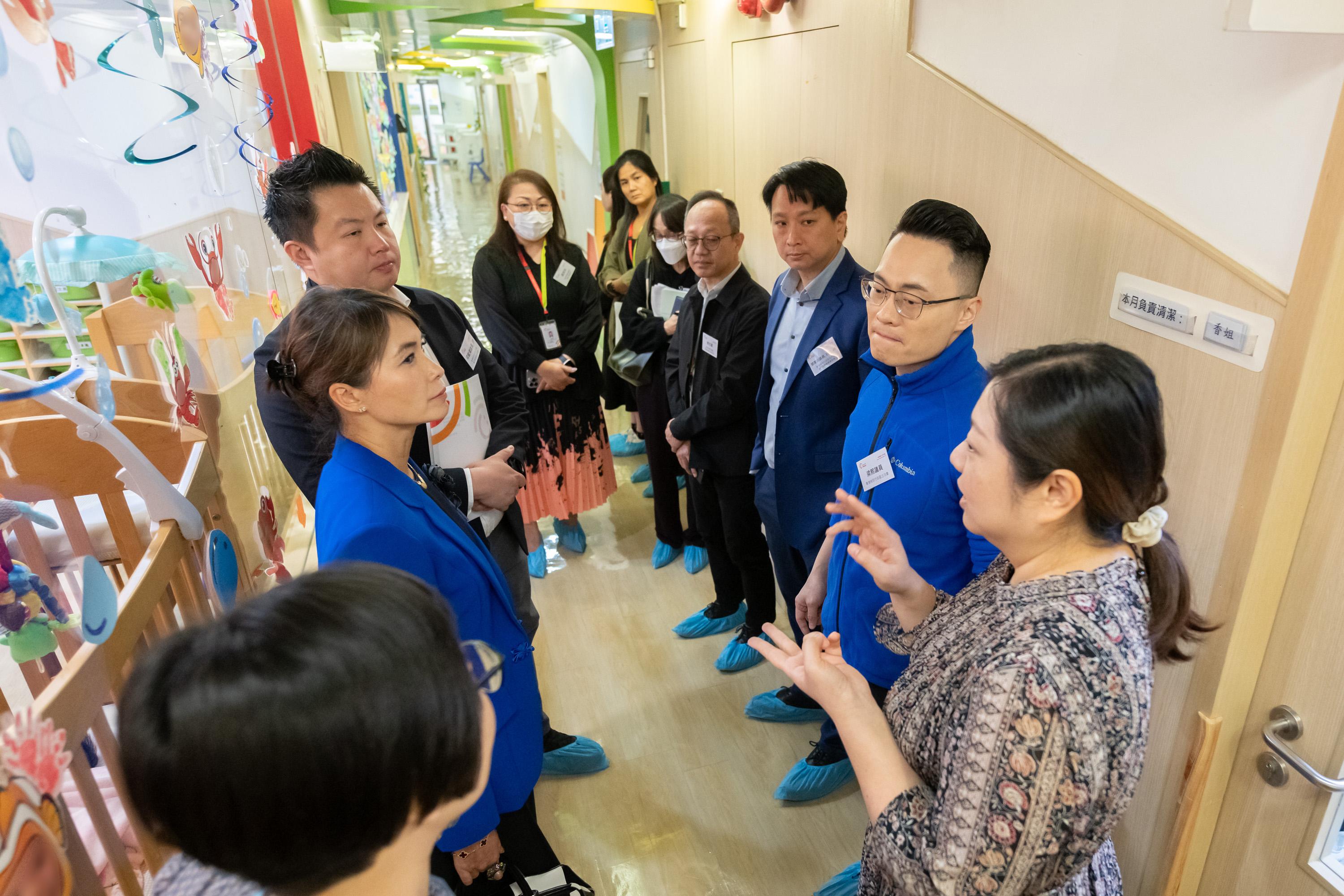 The Legislative Council (LegCo) Panel on Welfare Services visits the Hong Kong Society for the Protection of Children and its Children’s Residential Home today (November 19). Photo shows Members visiting the Air Cargo Community Day Crèche and the Children and Family Services Centre, to learn about the childcare and family support services provided by HKSPC. 