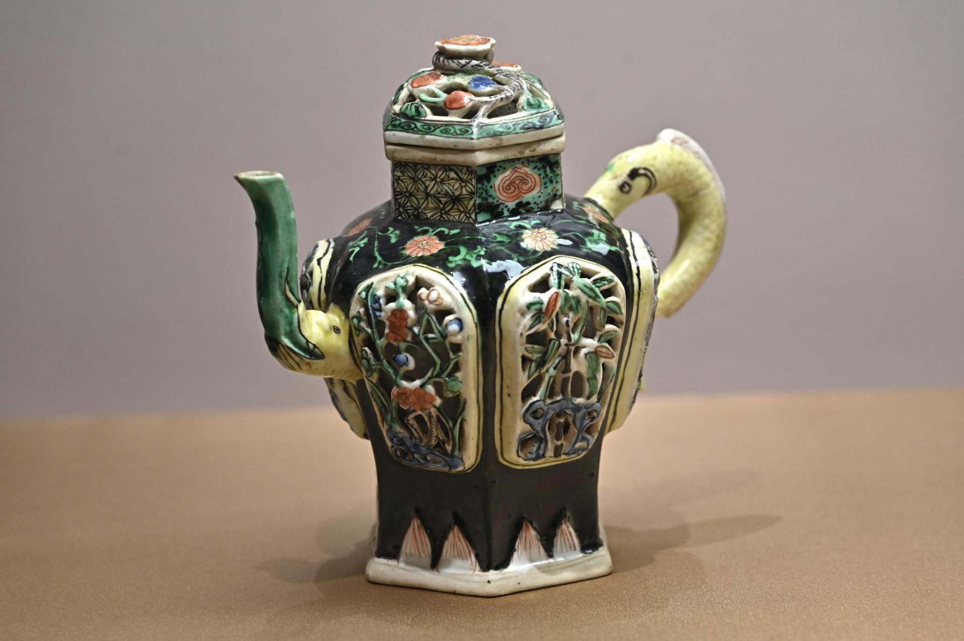 To celebrate the 40th anniversary of the Flagstaff House Museum of Tea Ware, the thematic exhibition "Rendezvous with Tea" will be opened from November 24 with a theme of auspicious and profound blessings. Photo shows a teapot of a six-lobed shape with applied panels of openwork, moulded and painted pine, bamboo and prunus design in wucai enamels, from the Kangxi period of the Qing dynasty.