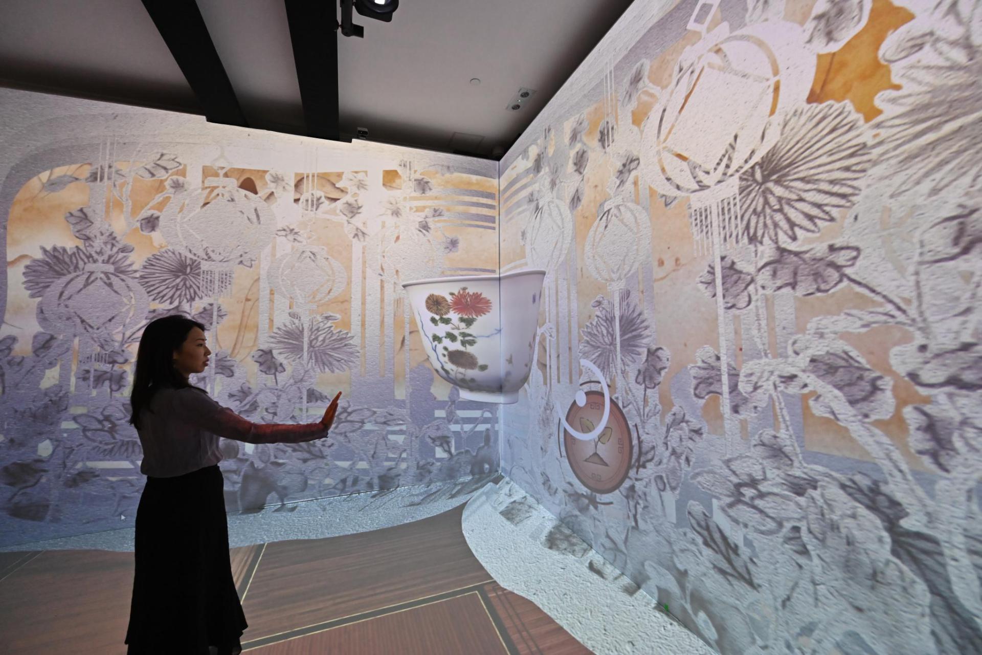To celebrate the 40th anniversary of the Flagstaff House Museum of Tea Ware, the Hong Kong Artist Dialogue Series: "Garden of Four Seasons" interactive display will be opened from November 24. Photo shows the interactive display created by art group DBIS. By integrating art and technology, the audience can engage with the Twelve cups representing flowers of each month in wucai enamel from the museum's collection and experience the captivating appeal of the 12-month cups with the changing beauty of flowers across four seasons. 