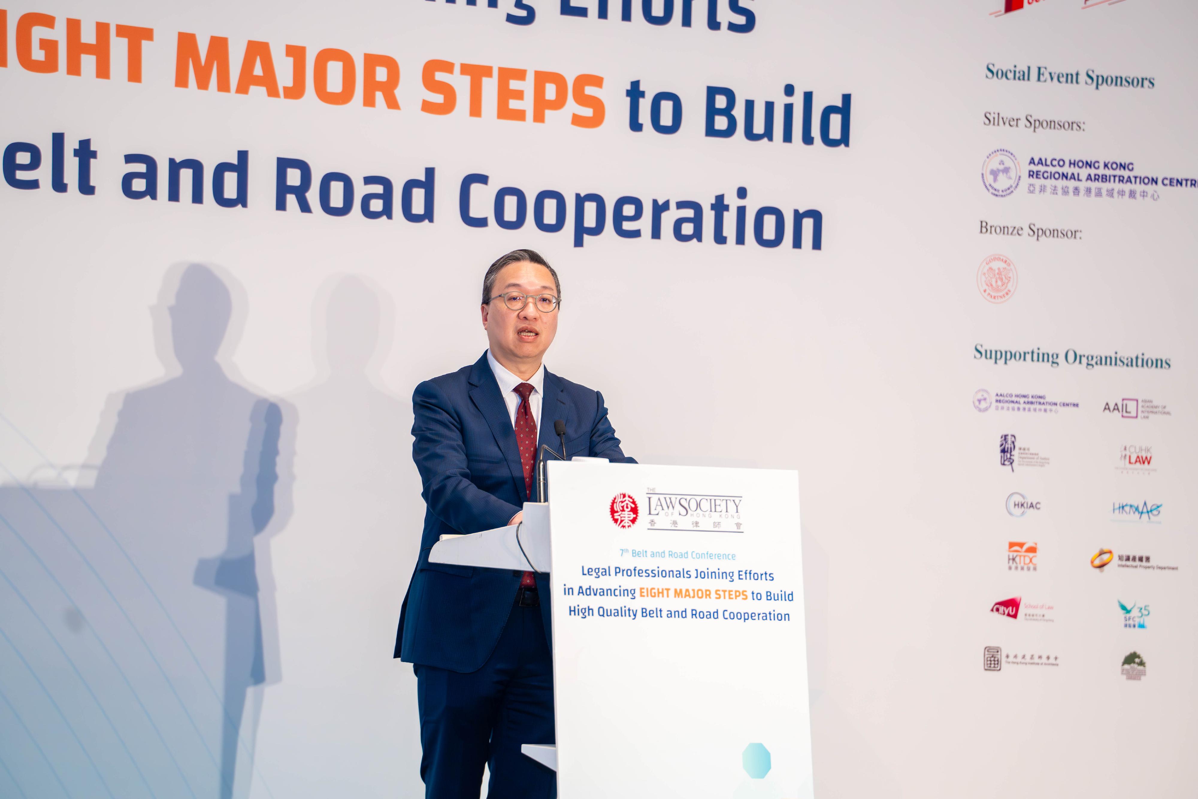 The Secretary for Justice, Mr Paul Lam, SC, speaks at the 7th Belt and Road Conference - Legal Professionals Joining Efforts in Advancing Eight Major Steps to Build High Quality Belt and Road Cooperation today (November 21).
