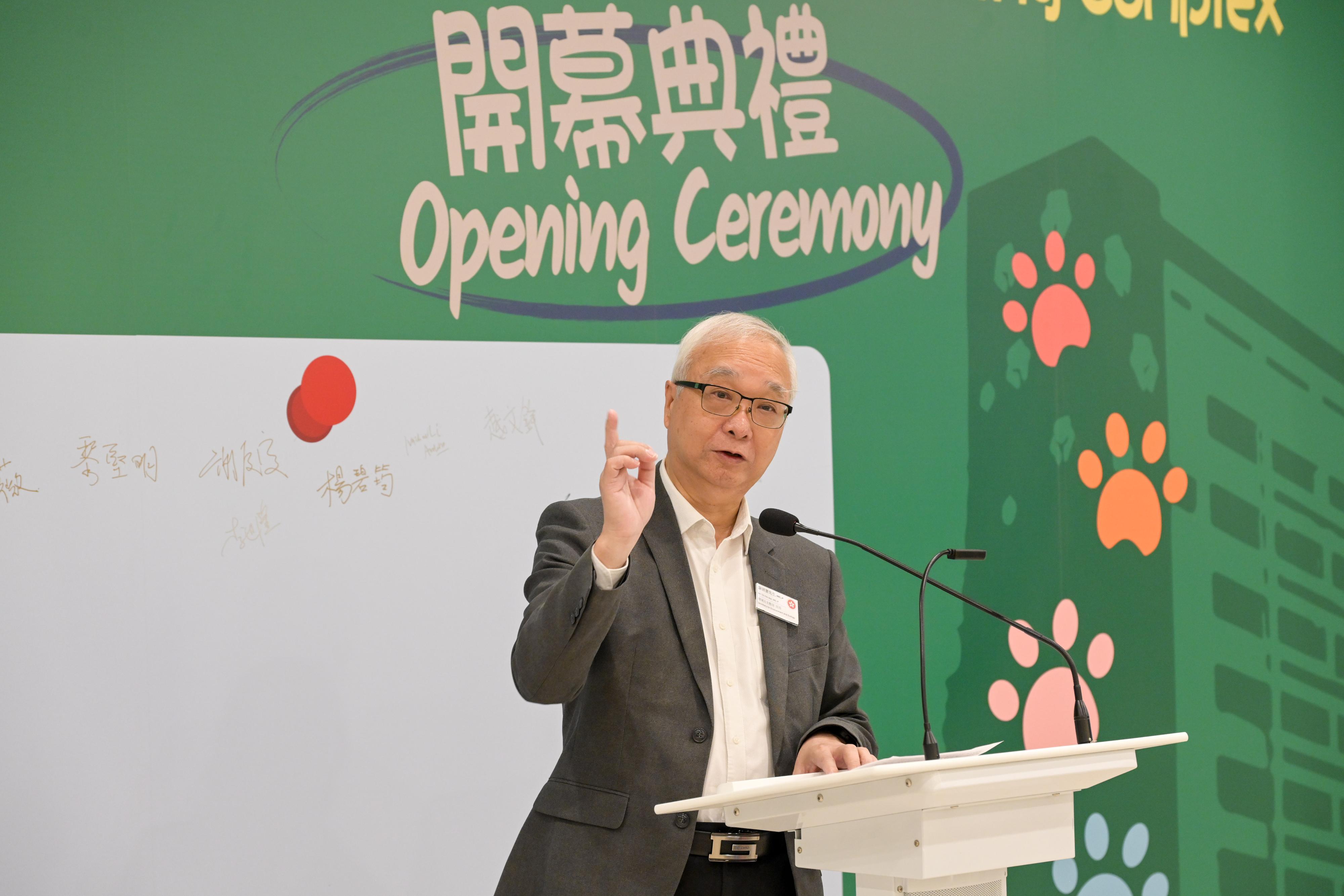 漁農自然護理署今日（十一月二十一日）為位於啟德的動物管理及動物福利綜合大樓舉行開幕典禮。圖示環境及生態局局長謝展寰在開幕典禮上致辭。