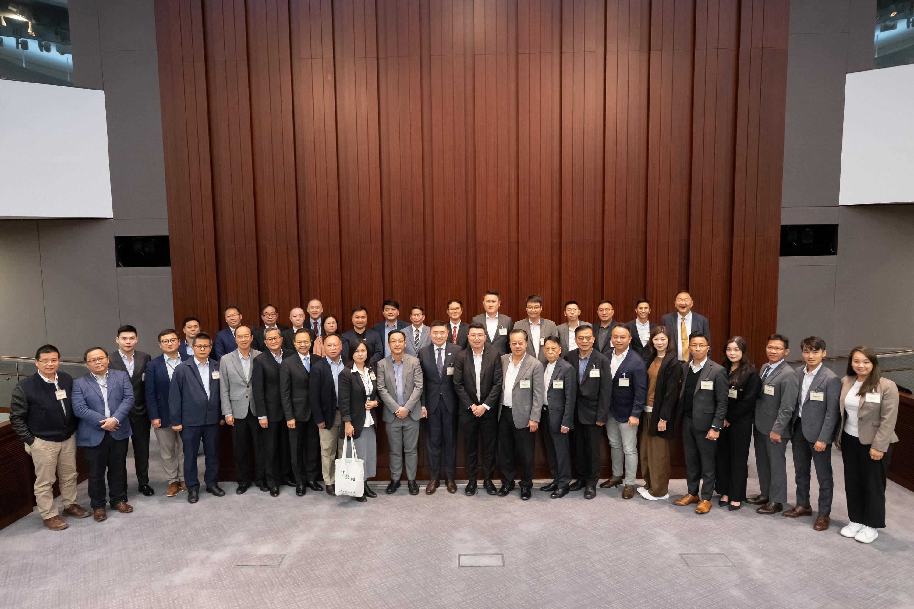 The Legislative Council (LegCo) Members met with the North District Council (DC) and Yau Tsim Mong DC members at the LegCo Complex today (November 22). Photo shows LegCo Members and members of the North DC after the meeting.