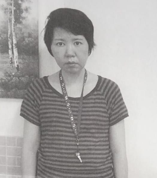 Chung Yee-lam, aged 55, is about 1.6 metres tall, 50 kilograms in weight and of thin build. She has a pointed face with yellow complexion and short black hair. She was last seen wearing a purple jacket, black trousers and black shoes, and with a piece of gauze on the corner of her right eye.
