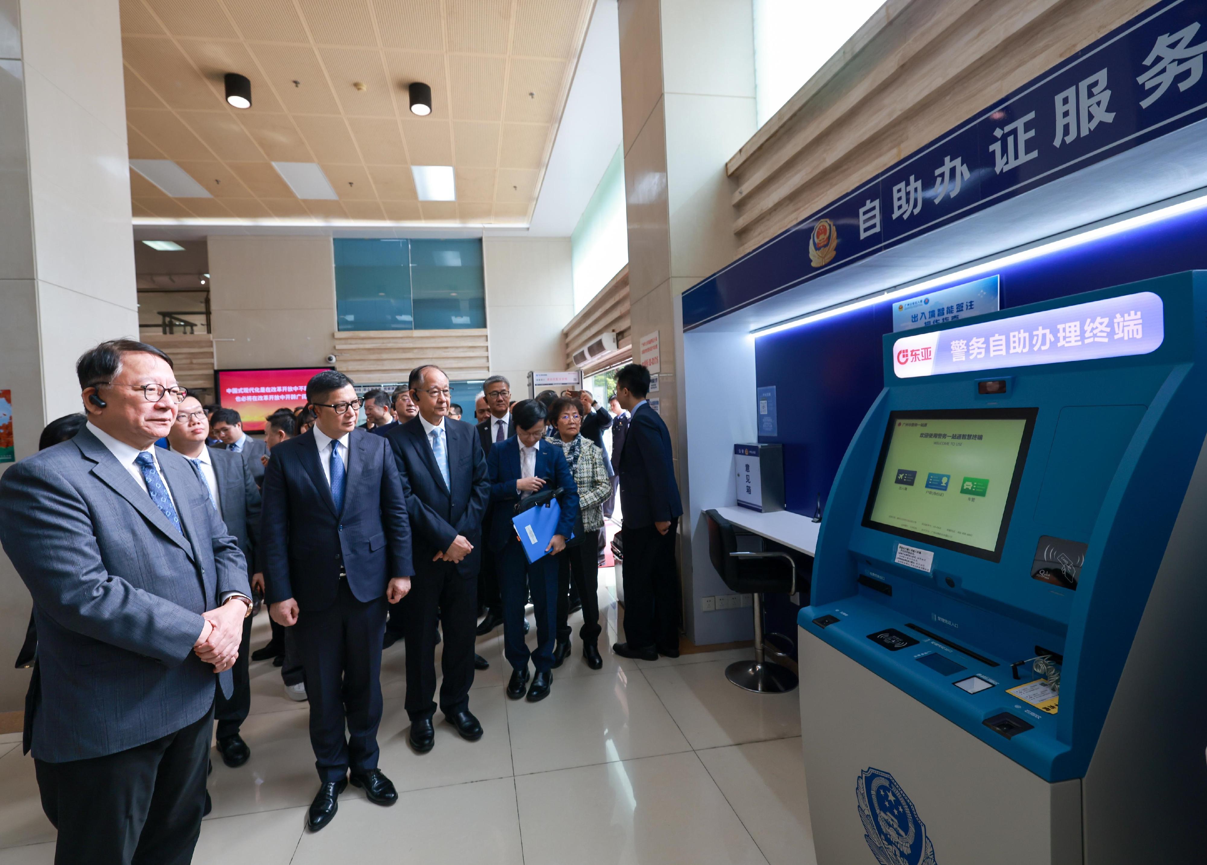 The Chief Secretary for Administration and Chairman of the Fight Crime Committee (FCC), Mr Chan Kwok-ki, today (November 22) led members of the FCC and chairpersons of the District Fight Crime Committees on a study and exchange tour on the prevention and fighting of crime in Guangzhou. Photo shows Mr Chan (first left), the Secretary for Security, Mr Tang Ping-keung (second left), and the delegation visiting the Huale Police Station of the Guangzhou Municipal Public Security Bureau.