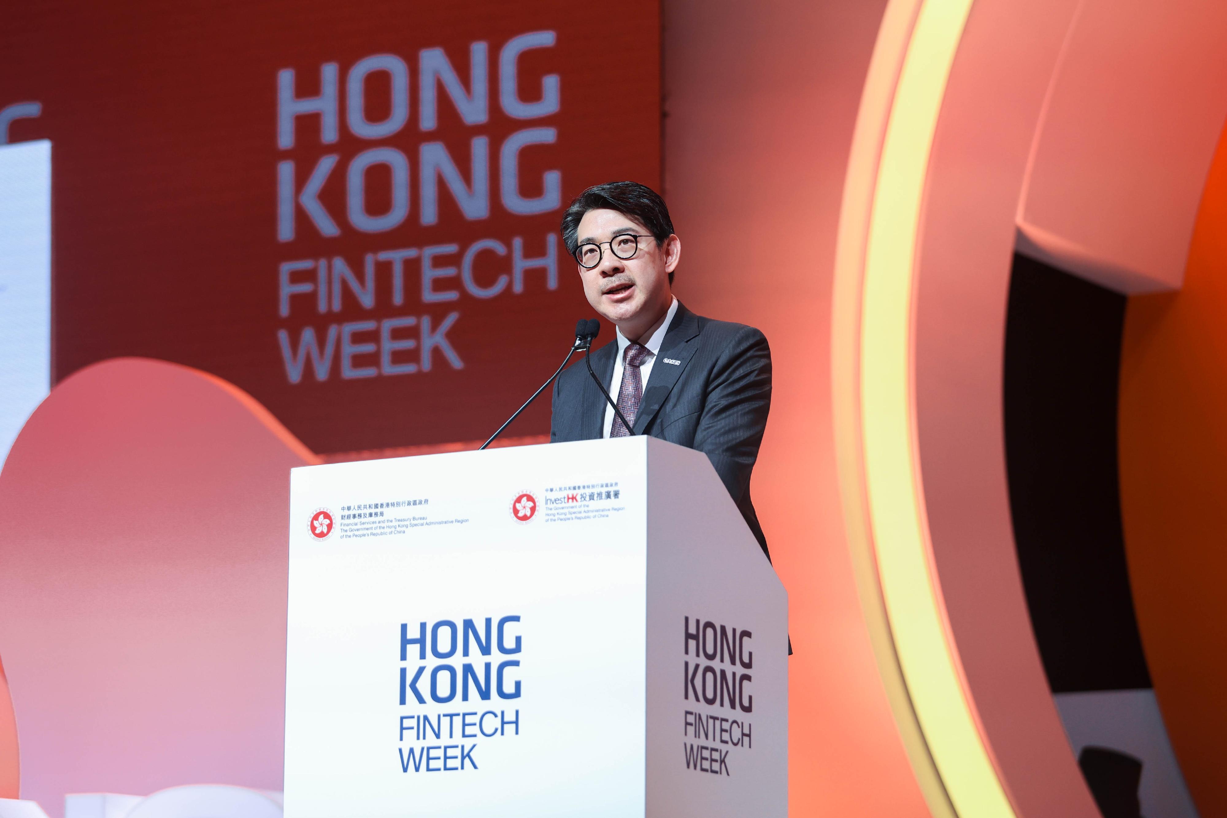 Photo shows the Deputy Director-General of the Office for Attracting Strategic Enterprises, Dr Jimmy Chiang, delivering a keynote address at the main conference on October 29 of Hong Kong FinTech Week 2024.