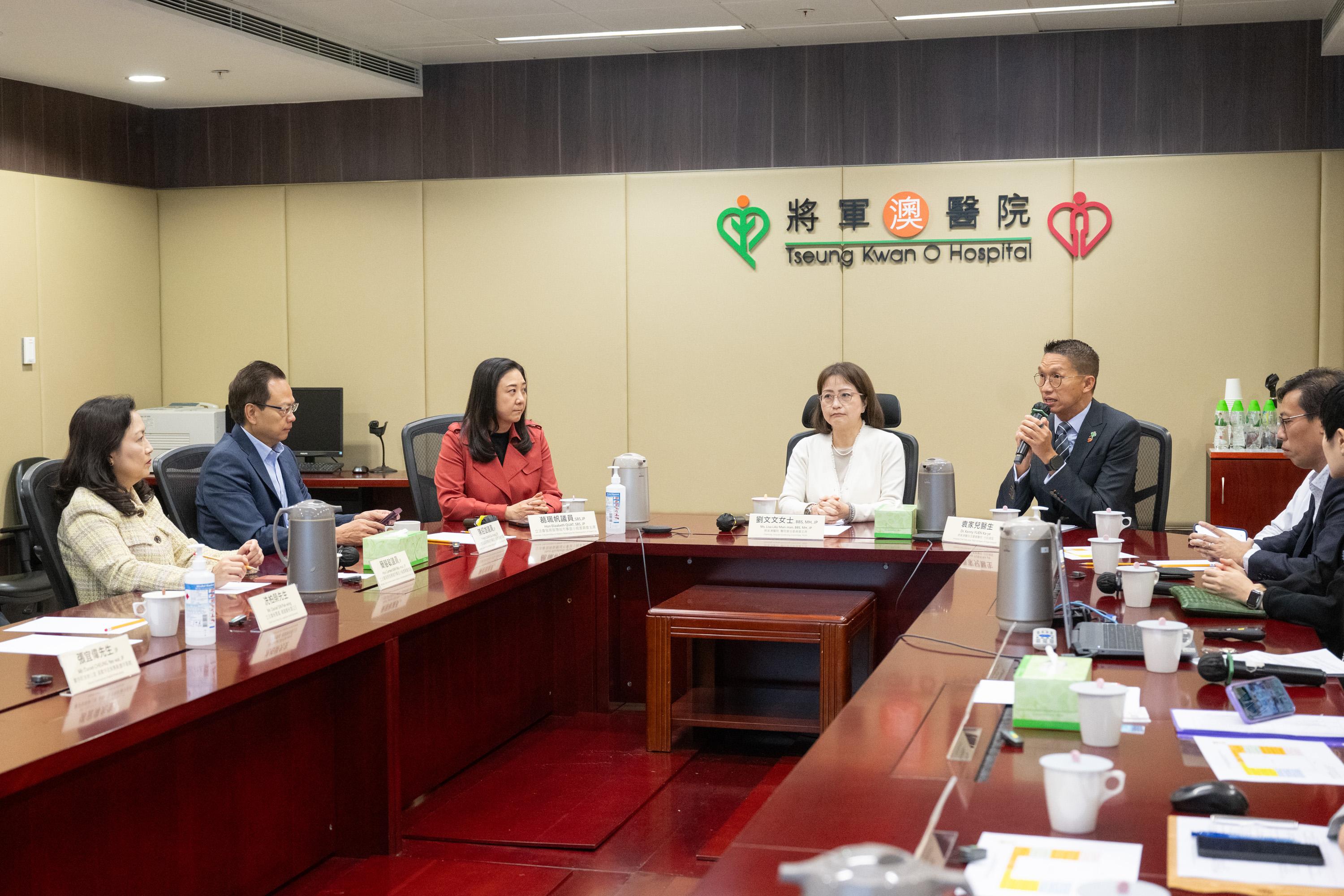 The Legislative Council (LegCo) Subcommittee on Matters Relating to the Development of Smart City visited Tseung Kwan O Hospital (TKOH) today (November 25). Photo shows Members receiving a briefing from representatives of TKOH on its "Smart Hospital" projects.
