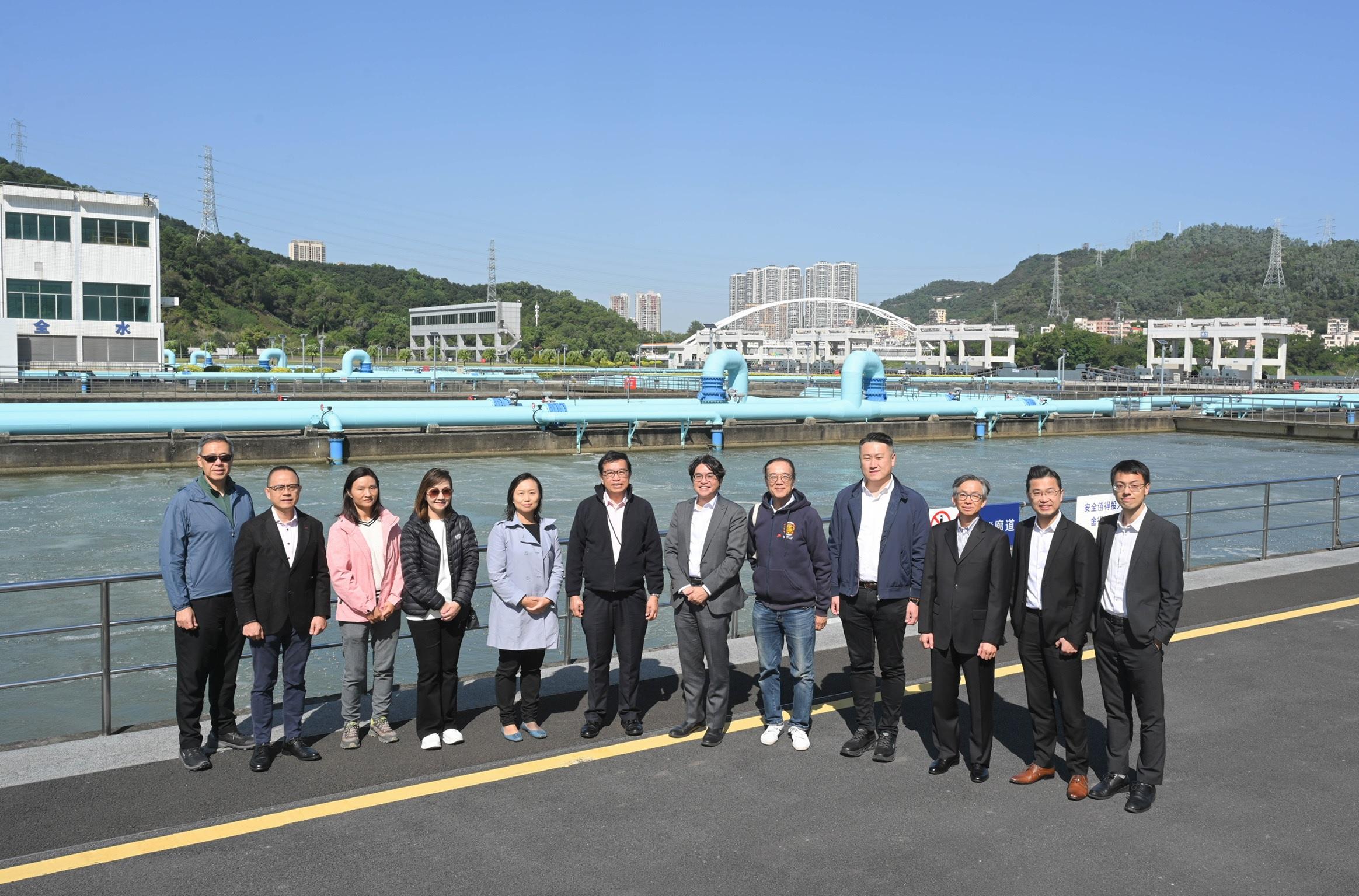 The Advisory Committee on Water Supplies (ACWS) delegation left for Guangdong Province yesterday (November 26) to visit the Dongjiang Water Supply System, and returned to Hong Kong this afternoon (November 27). Photo shows ACWS members and the Director of Water Supplies, Mr Roger Wong (sixth right), at the Bio-nitrification Plant today.

