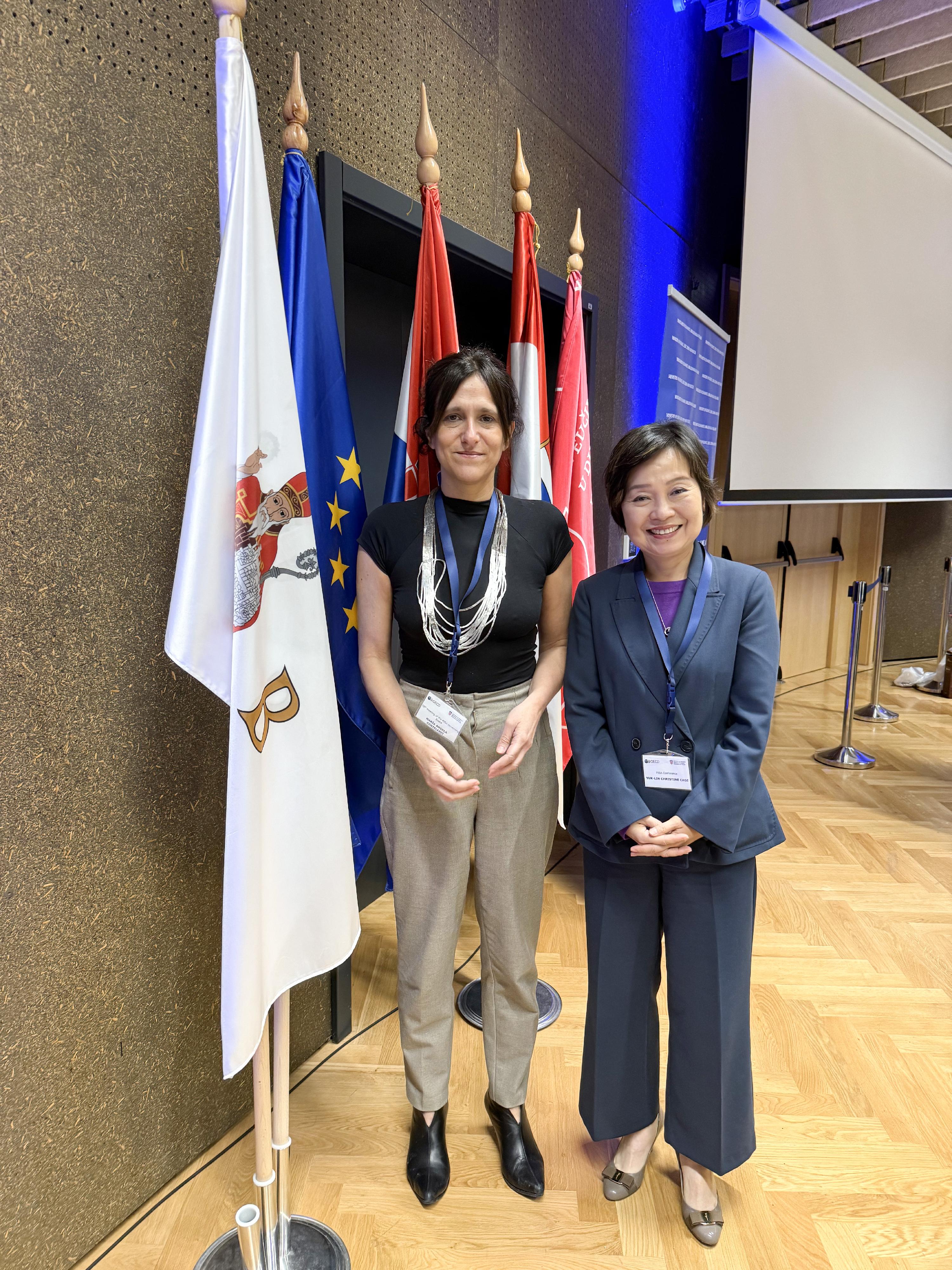 The Secretary for Education, Dr Choi Yuk-lin, attended the Programme for International Student Assessment Governing Board Meeting organised by the Organisation for Economic Co-operation and Development in Dubrovnik, Croatia, on November 27 (Dubrovnik time). Photo shows Dr Choi (right) and the Subsecretary of Educational Information and Evaluation of the Ministry of Education of Argentina, Ms María Angela Cortelezzi (left).