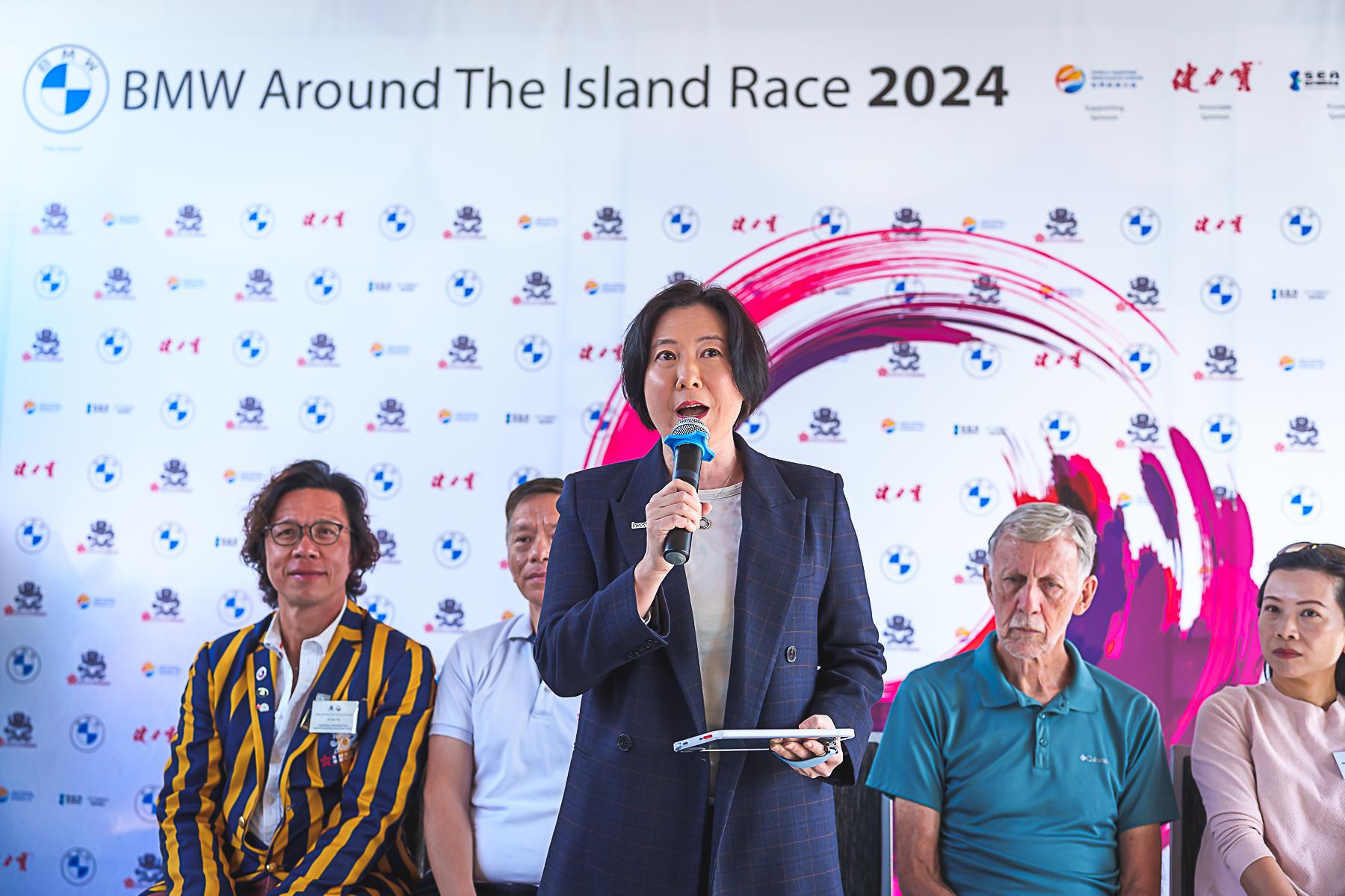 The BMW Around the Island Race for Coastal Rowing, held at the Victoria Harbour on November 30 and December 1, 2024, was successfully concluded. Photo shows the Director-General of Investment Promotion at Invest Hong Kong, Ms Alpha Lau (centre), officiating at its medal presentation ceremony to celebrate the exceptional achievements of the athletes.