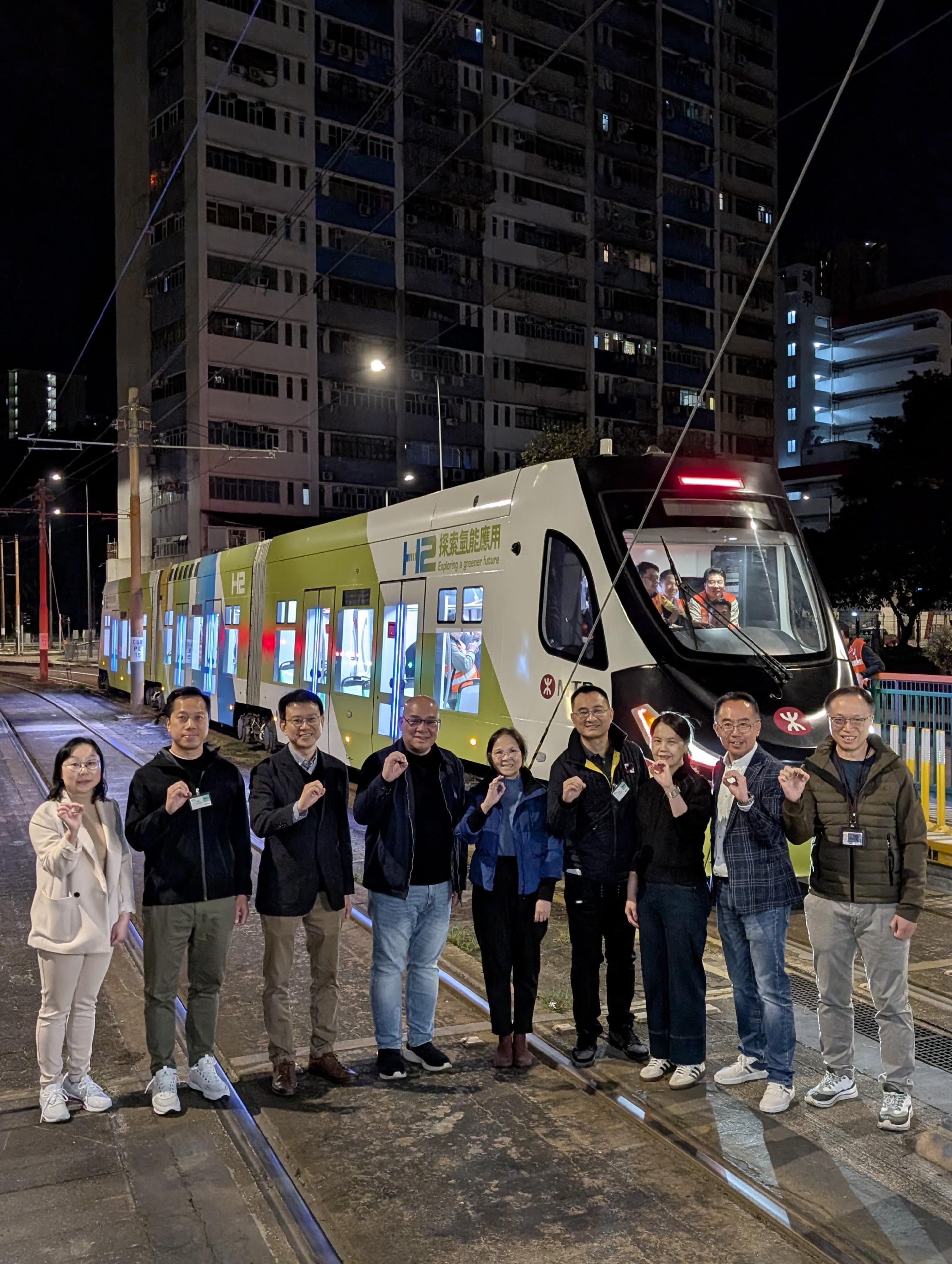 The Chairperson of the Inter-departmental Working Group on Using Hydrogen as Fuel, the Under Secretary for Environment and Ecology, Miss Diane Wong (centre); the Commissioner for Climate Change of the Environment and Ecology Bureau, Mr Wong Chuen-fai (fourth right), and other members visited the trial of hydrogen fuelled light rail vehicle currently being conducted by the MTR Corporation Limited this morning (December 1).