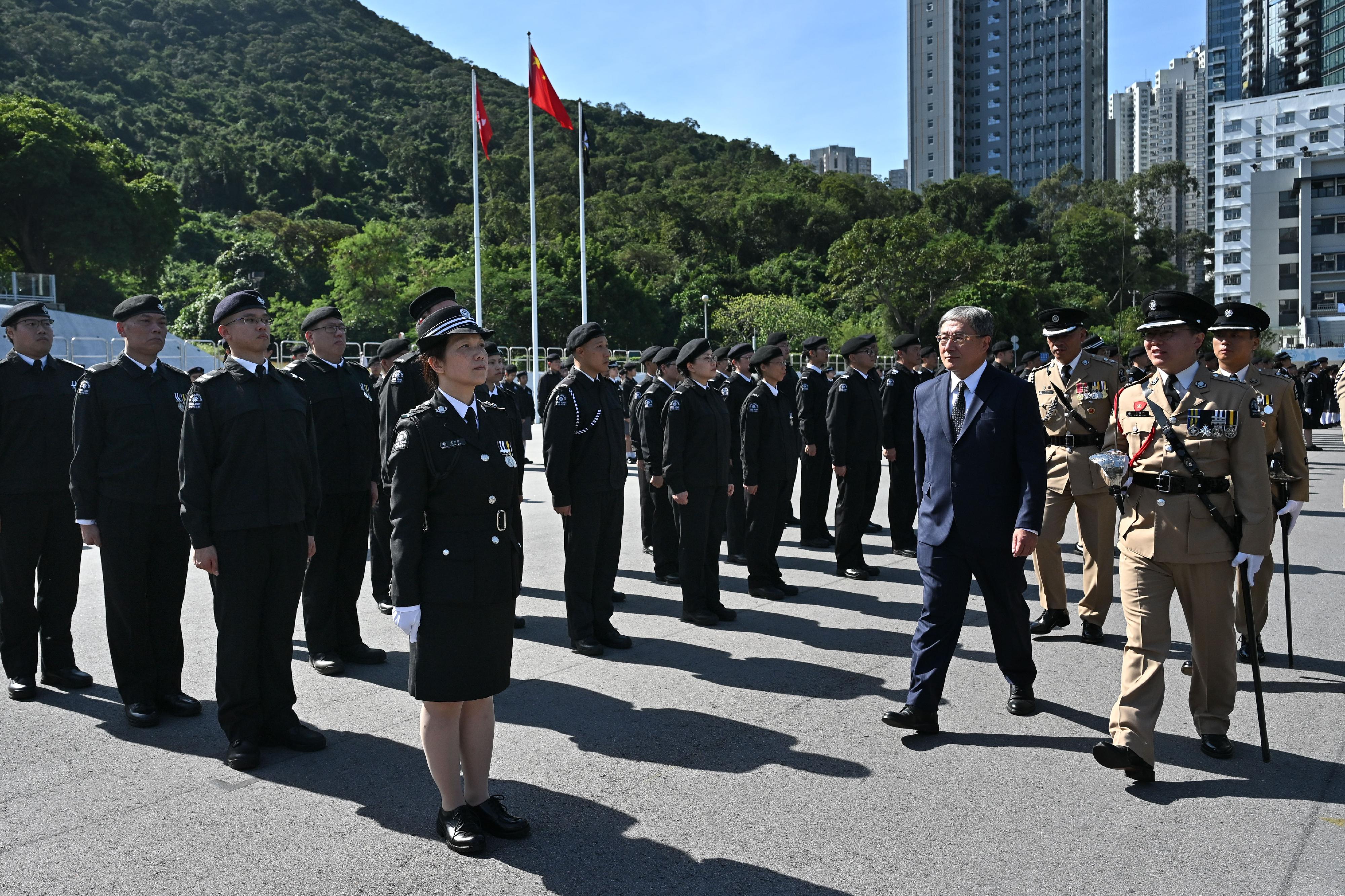 政务司副司长卓永兴今日（十二月一日）出席香港圣约翰救伤队周年检阅2024。图示卓永兴检阅会操队伍。