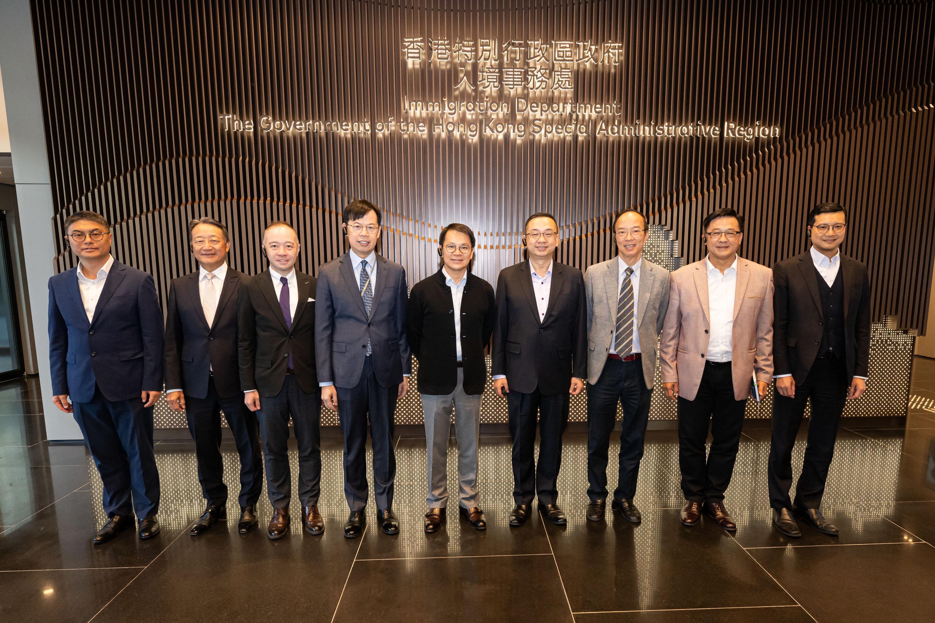 The Legislative Council Panel on Security visited the headquarters of the Immigration Department (ImmD) today (December 2). Photo shows the Chairman of the Panel on Security, Mr Chan Hak-kan (centre) and other LegCo Members with the Director of Immigration, Mr Benson Kwok (fourth right), and representatives of ImmD at the Immigration Headquarters.
