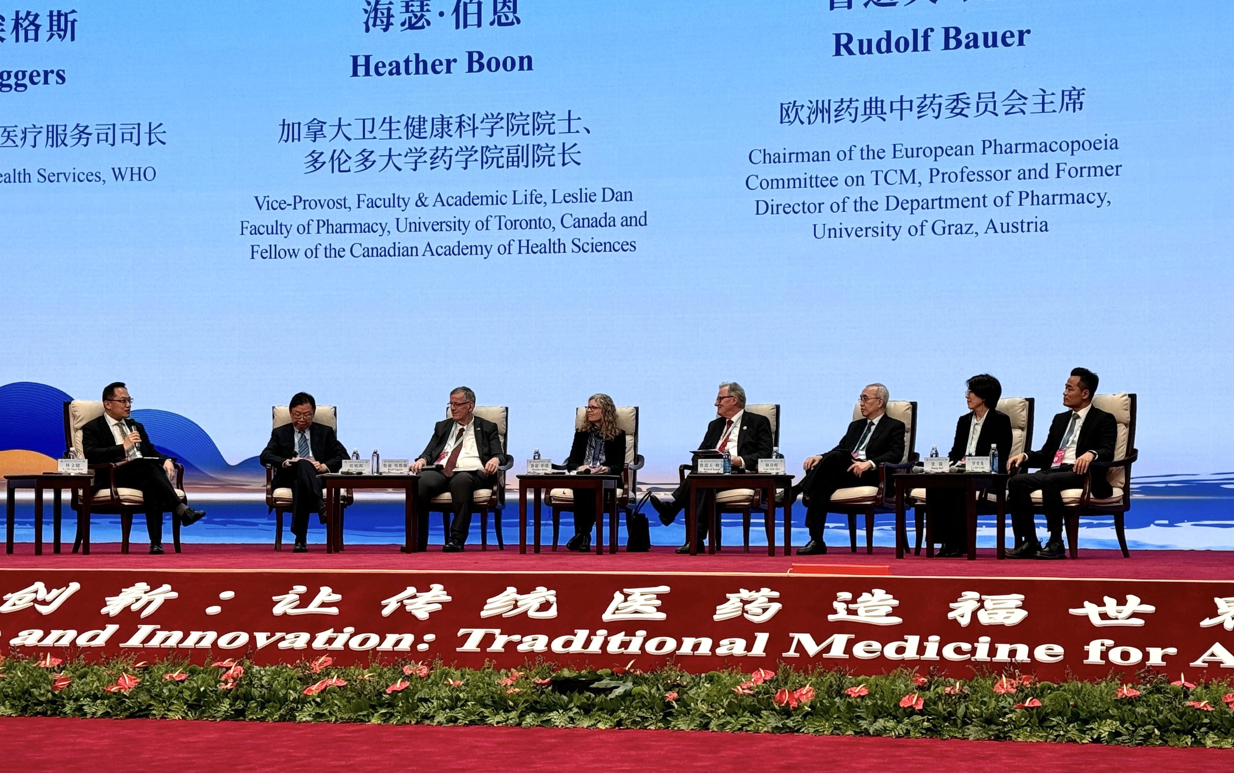 The Director of Health, Dr Ronald Lam (first left), today (December 3) hosted a thematic discussion on "Traditional Medicine and Primary Health Care" at the 2024 World Conference on Traditional Medicine in Beijing.