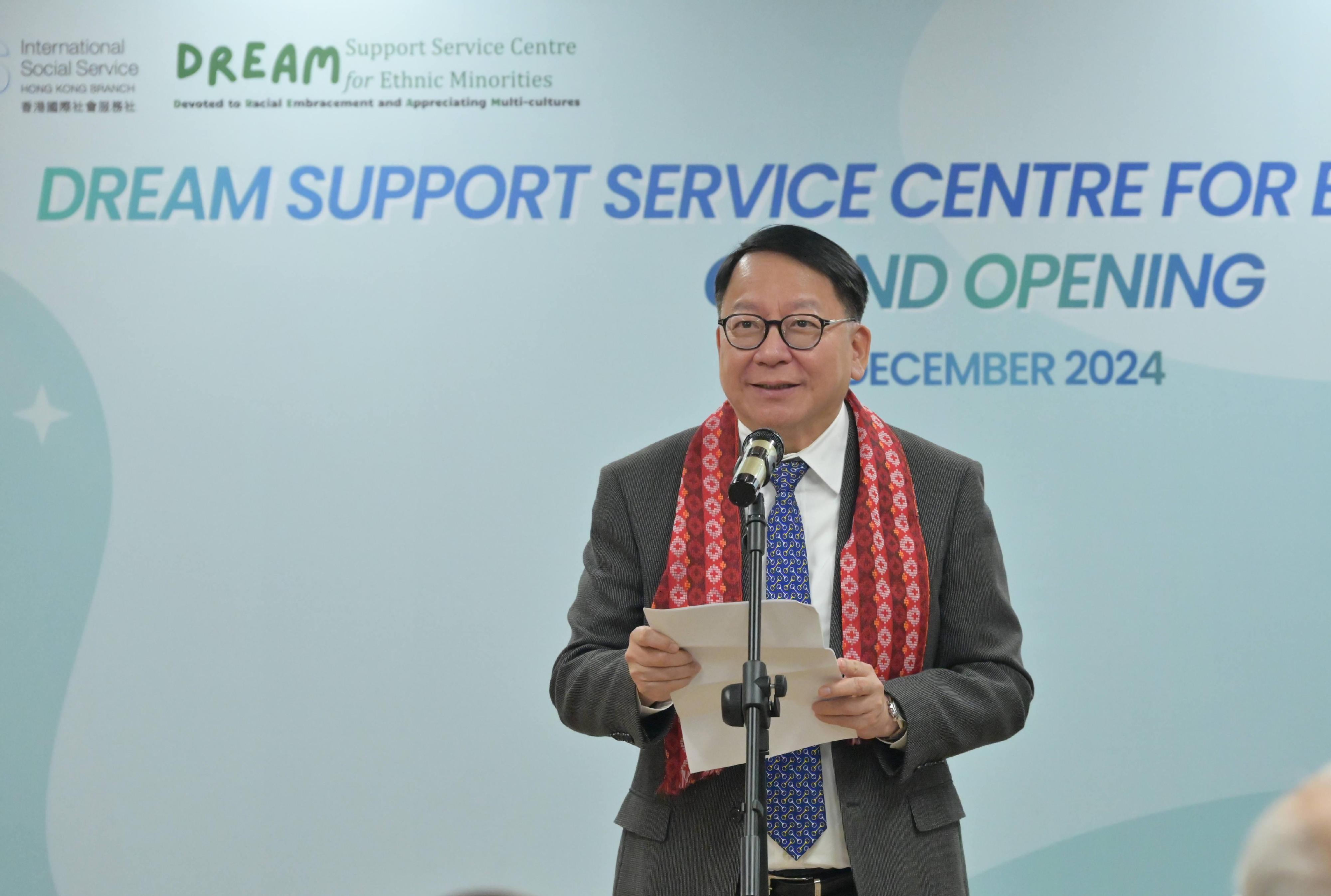 The Chief Secretary for Administration, Mr Chan Kwok-ki, and the Secretary for Home and Youth Affairs, Miss Alice Mak, officiated at the opening ceremony of DREAM Support Service Centre for Ethnic Minorities located in Kowloon City District today (December 3). Photo shows Mr Chan speaking at the ceremony.
