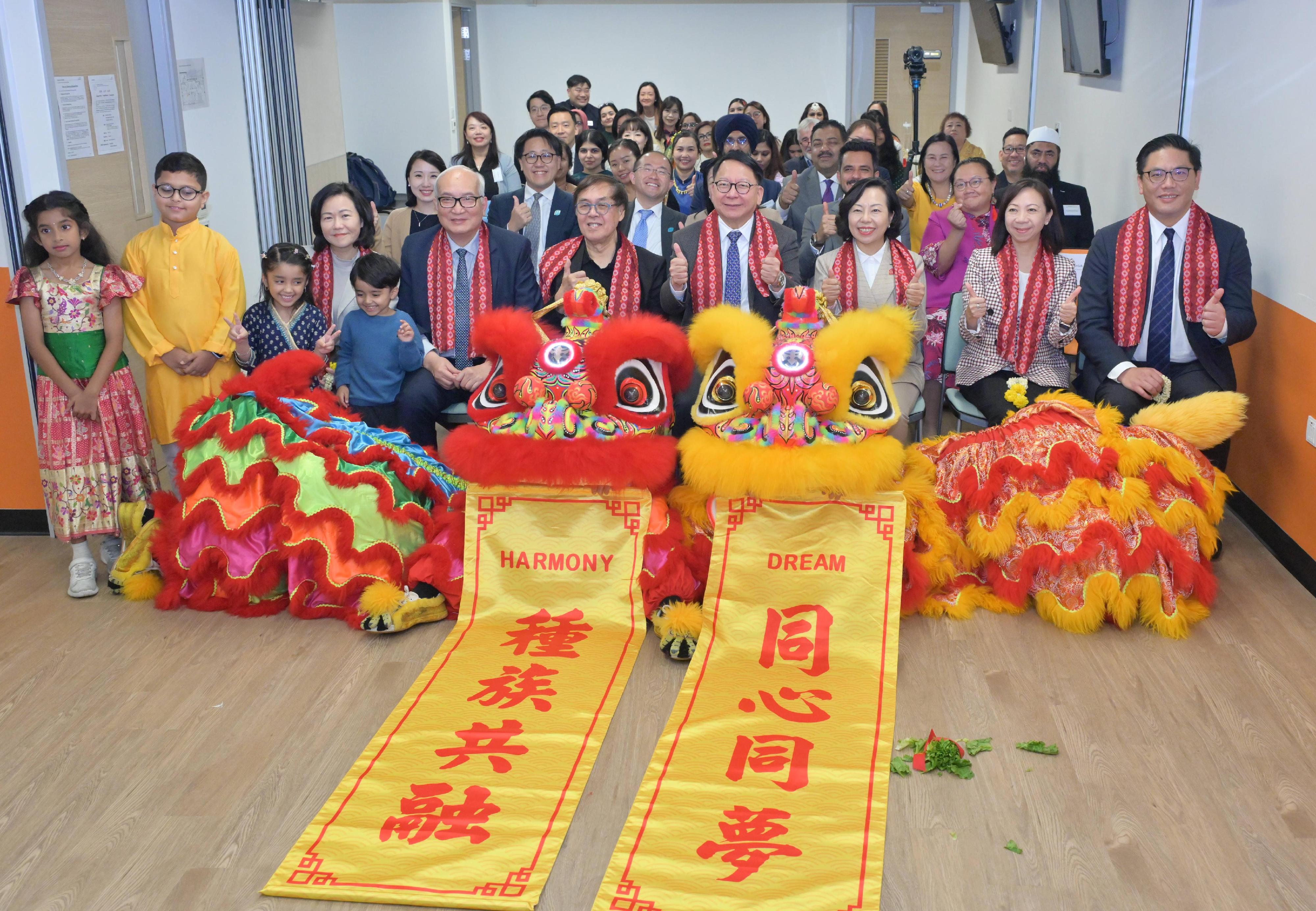 The Chief Secretary for Administration, Mr Chan Kwok-ki, and the Secretary for Home and Youth Affairs, Miss Alice Mak, officiated at the opening ceremony of DREAM Support Service Centre for Ethnic Minorities located in Kowloon City District today (December 3). Photo shows Mr Chan (fourth right); Miss Mak (third right); the Permanent Secretary for Home and Youth Affairs, Ms Shirley Lam (second right); the Under Secretary for Home and Youth Affairs, Mr Clarence Leung (first right); and the Director of Home Affairs, Mrs Alice Cheung (fourth left), with other guests.