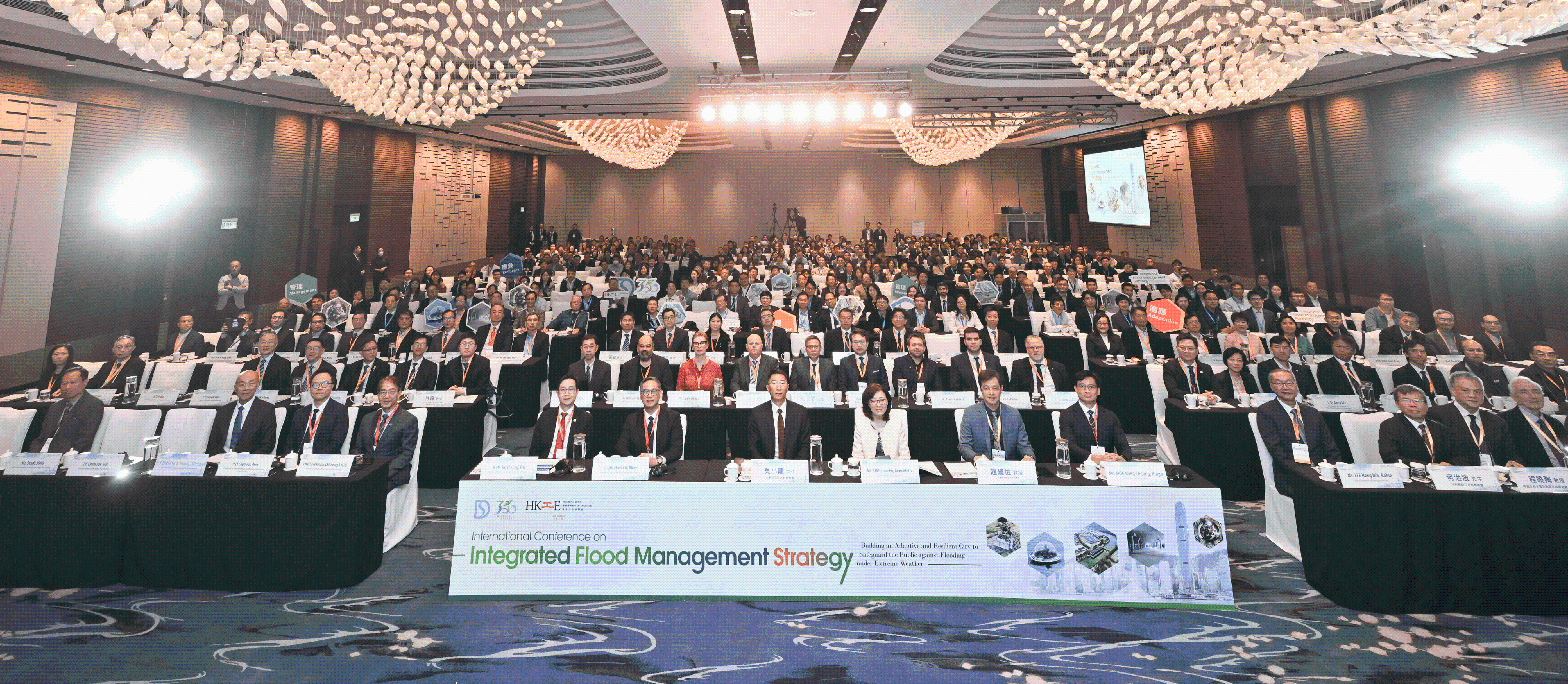 The International Conference on Integrated Flood Management Strategy, organised by the Drainage Services Department and the Civil Division of the Hong Kong Institution of Engineers (HKIE) was held today (December 3) to foster co-operation and experience sharing in flood control, as well as to promote the development of global comprehensive flood control management strategies. Photo shows the Secretary for Development, Ms Bernadette Linn (first row, eighth left); the Director of Pearl River Water Resources Commission of the Ministry of Water Resources, Mr Wu Xiaolong (first row, seventh left); the Permanent Secretary for Development (Works), Mr Ricky Lau (first row, sixth left); the Director of Drainage Services, Mr Ringo Mok (first row, fifth right); Vice-Dean of School of Civil Engineering of Tsinghua University Professor Zhao Jianshi (front row, sixth right); the Vice-Chancellor and President of the Macau University of Science and Technology, Professor Joseph Lee (first row, fourth left); the President of the Hong Kong Institution of Engineers, Mr Eric Ma (first row, fifth left); and the Chairman of the Civil Division of the Hong Kong Institution of Engineers, Mr Alex Li (first row, third left), and participants of the conference.