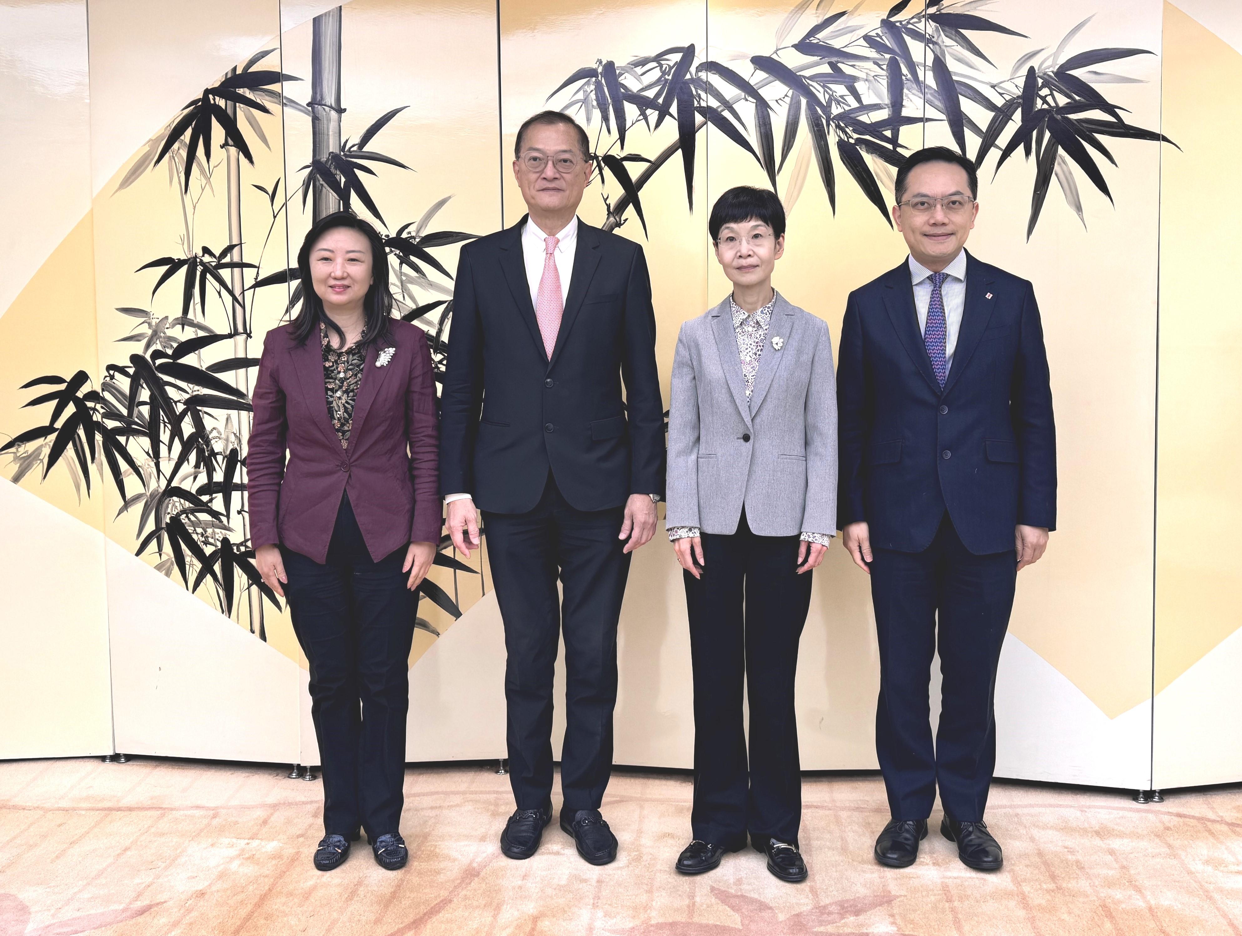 The Secretary for Health, Professor Lo Chung-mau, met with Vice-minister of the National Health Commission (NHC) Ms Guo Yanhong in Beijing today (December 4) to introduce multiple initiatives to develop Hong Kong into an international health and medical innovation hub and deepen the reform of the healthcare system as set out in "The Chief Executive's 2024 Policy Address", while engaging in in-depth discussions on the latest situation and measures of tobacco control in Hong Kong. Photo shows Professor Lo (second left) with Ms Guo (second right), the Director of Health, Dr Ronald Lam (first right), and Deputy Director General of the Hong Kong, Macao and Taiwan Office of the NHC Ms Li Wei (first left) after the meeting.
