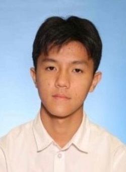 Kwok Cheuk-hin, aged 15, is about 1.78 metres tall, 52 kilograms in weight and of thin build. He has a pointed face with yellow complexion and short black hair. He was last seen wearing a black top, black trousers and black and white slippers.
