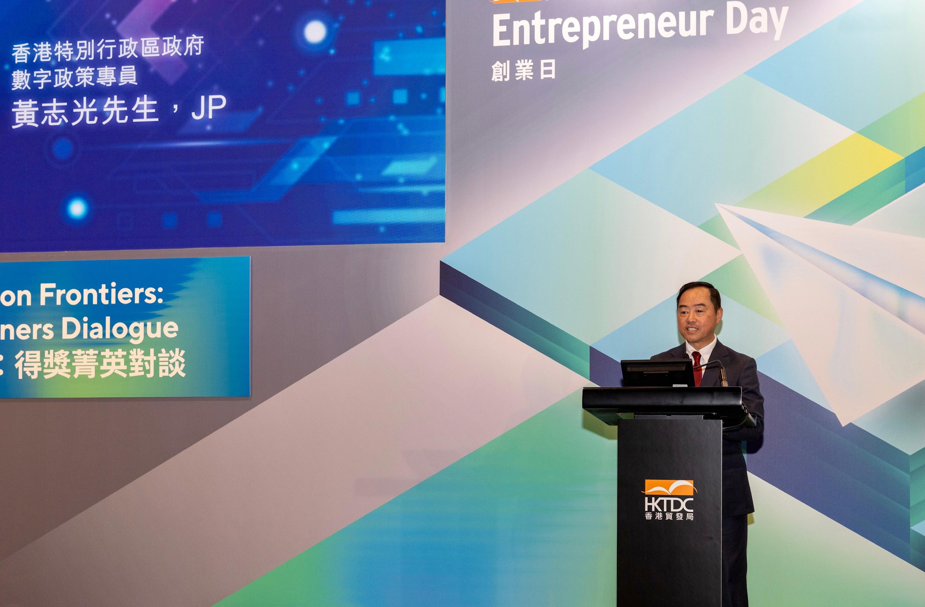 The Commissioner for Digital Policy, Mr Tony Wong, speaks at the Innovation Frontiers: Elite Winners Dialogue sharing session at the Entrepreneur Day today (December 5).