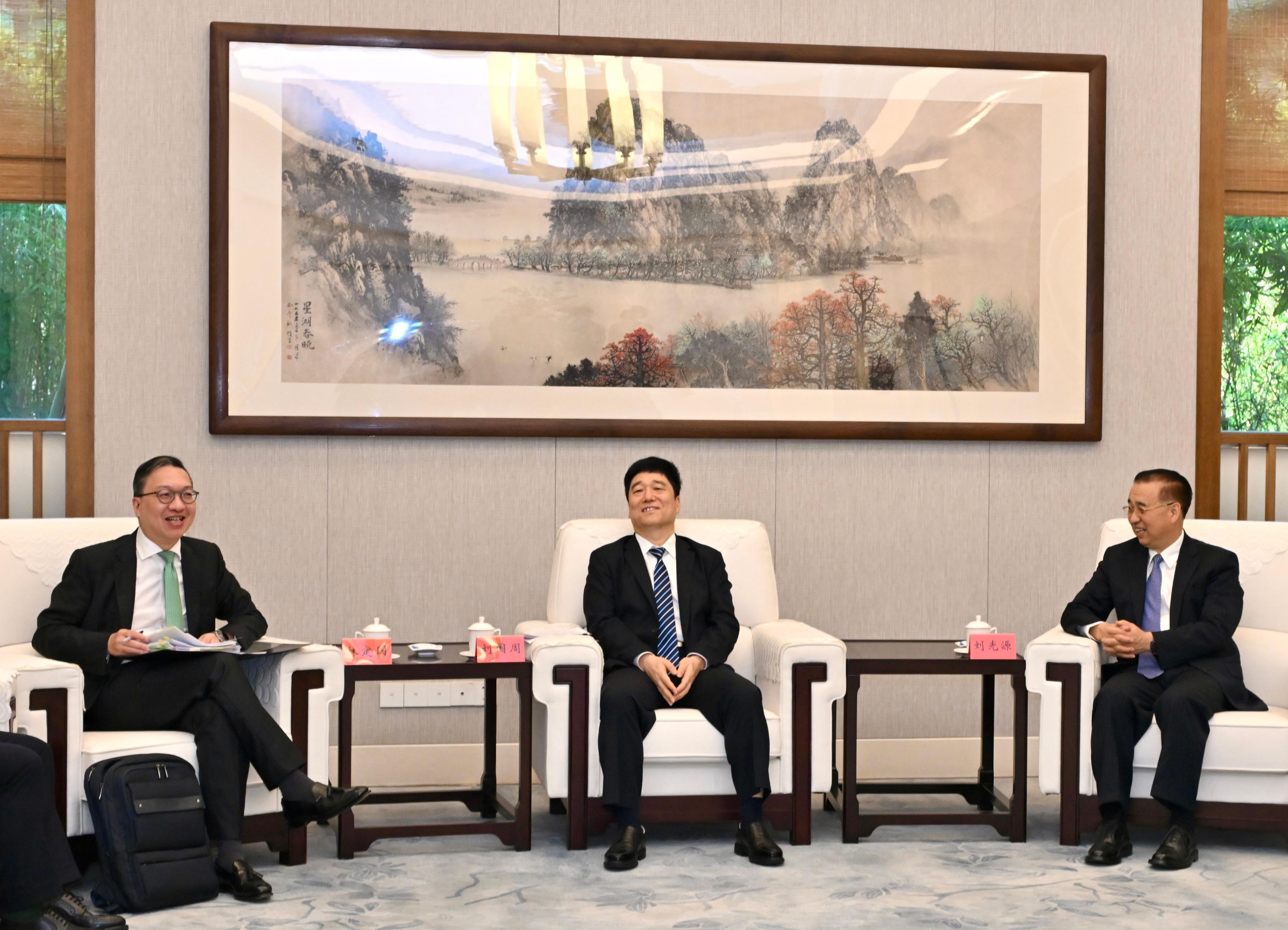 The Secretary for Justice, Mr Paul Lam, SC, leading a Hong Kong delegation of over 30 representatives of foreign-related legal talent from Hong Kong, began his visit to the Mainland cities of the Guangdong-Hong Kong-Macao Greater Bay Area today (December 5). Photo shows Mr Lam (left) meeting with Vice-Governor of Guangdong Province Mr Liu Guozhou (centre) and Deputy Director of the Liaison Office of the Central People's Government in the Hong Kong Special Administrative Region Mr Liu Guangyuan (right).