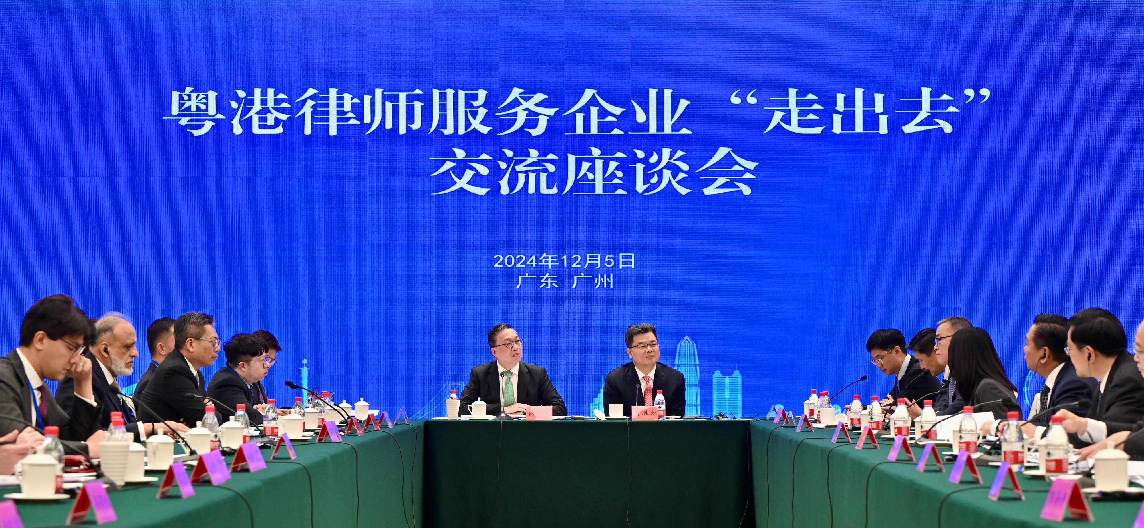 The Secretary for Justice, Mr Paul Lam, SC, leading a Hong Kong delegation of over 30 representatives of foreign-related legal talent from Hong Kong, began his visit to the Mainland cities of the Guangdong-Hong Kong-Macao Greater Bay Area today (December 5). Photo shows Mr Lam (centre left) and the delegation meeting with the President of the Guangdong Lawyers Association, Mr Xiao Shengfang (centre right), and representatives from the Guangdong legal and business sectors. 