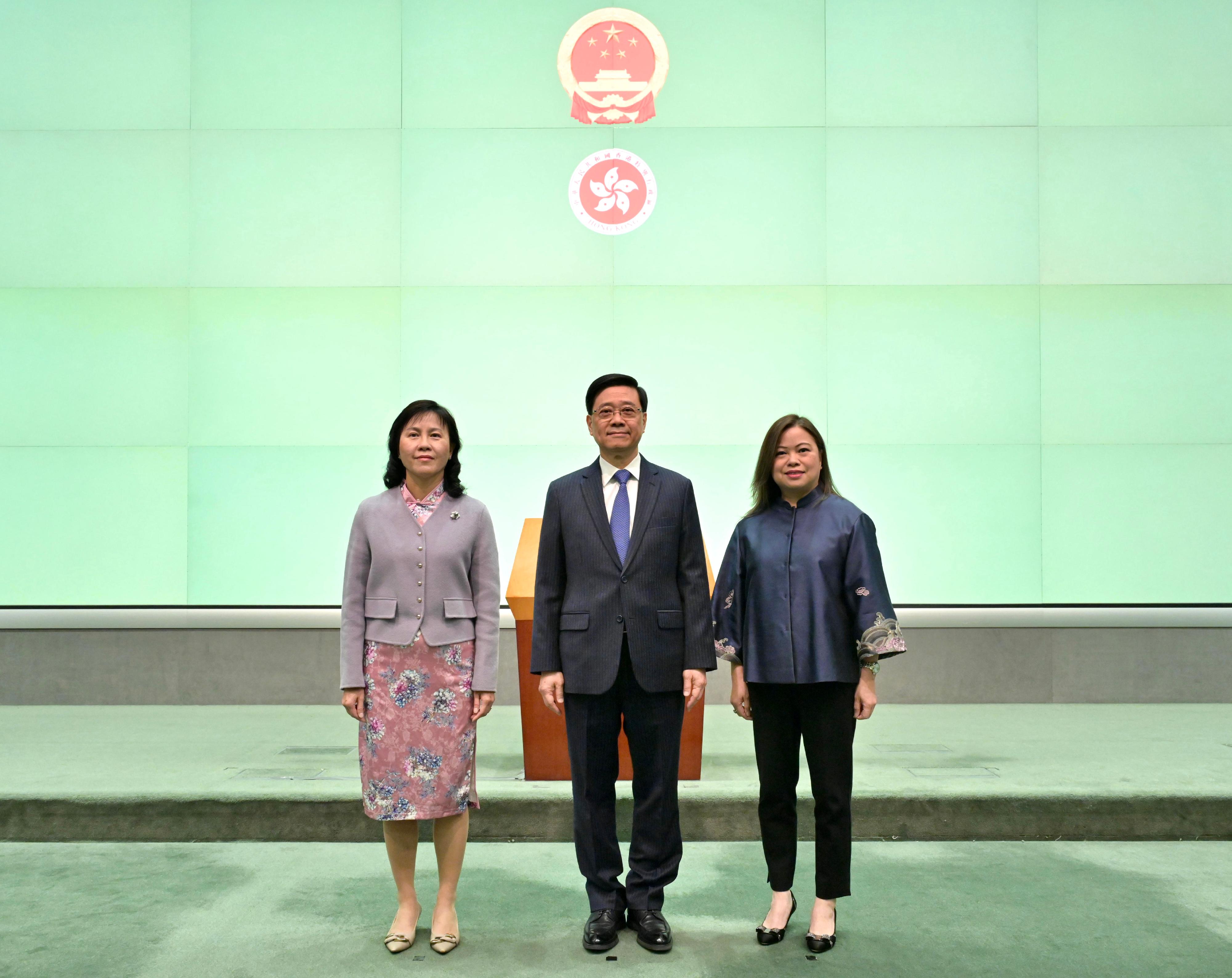 The Chief Executive, Mr John Lee (centre), meets the media with the Secretary for Transport and Logistics, Ms Mable Chan (first left), and the Secretary for Culture, Sports and Tourism, Miss Rosanna Law (first right), today (December 5).