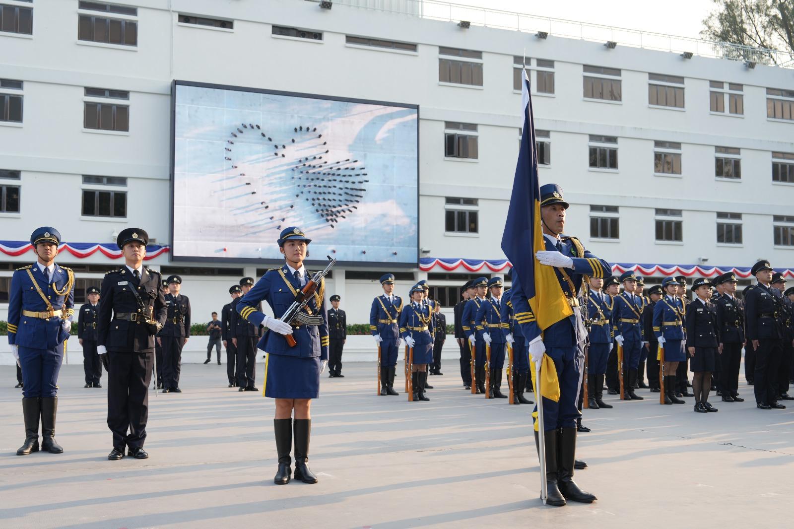 The Correctional Services Department (CSD) held a passing-out parade at the Hong Kong Correctional Services Academy today (December 6). Passing-out correctional officers assembled to form different heart-shaped patterns, which symbolise the CSD's devotion to the country and home, and its endeavours to guard the last element of Hong Kong's criminal justice system through "heart-to-heart" collaboration with different stakeholders in the community.