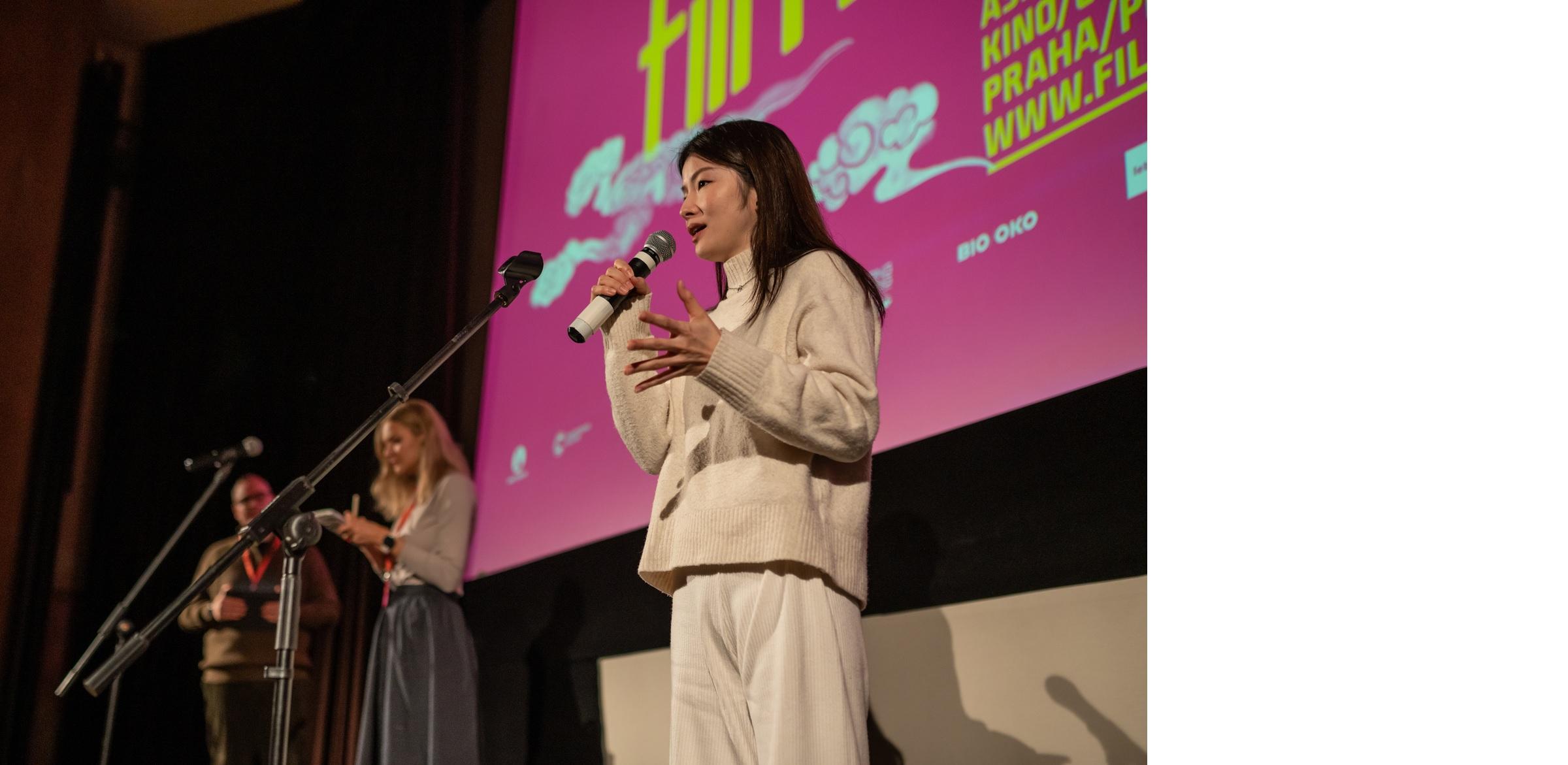 The Hong Kong Economic and Trade Office, Berlin supported the screening of Hong Kong films at the 20th edition of the Filmasia Asian Film Festival. Photo shows Sasha Chuk, the director of "Fly Me To The Moon", sharing with audiences before the screening on December 5 (Prague time).