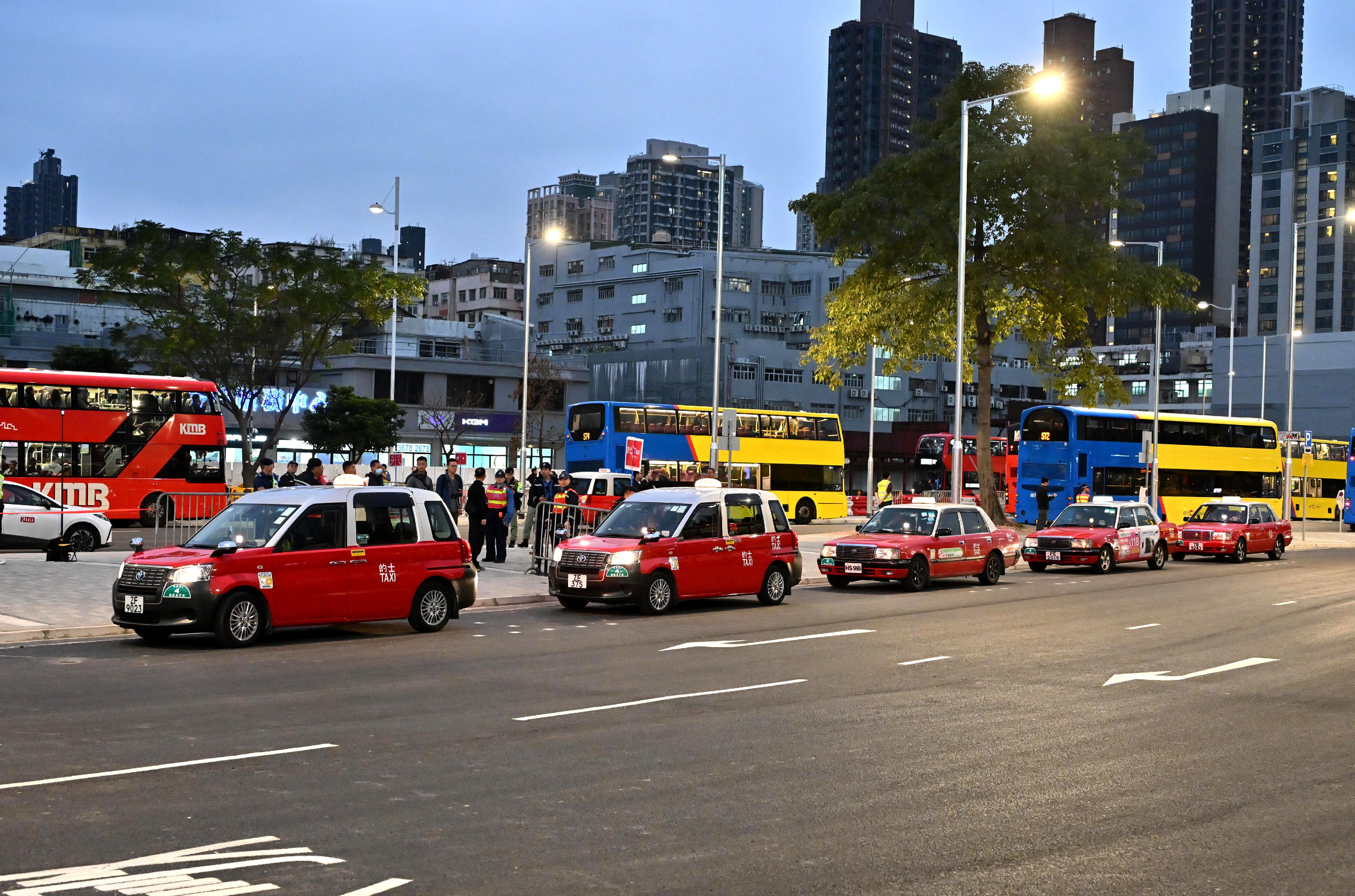 The second stress test was conducted at Kai Tak Sports Park today (December 8). Photo shows participants leaving the venue at the Sung Wong Toi Road Special Bus / Taxi Drop-off / Pick-up Area.