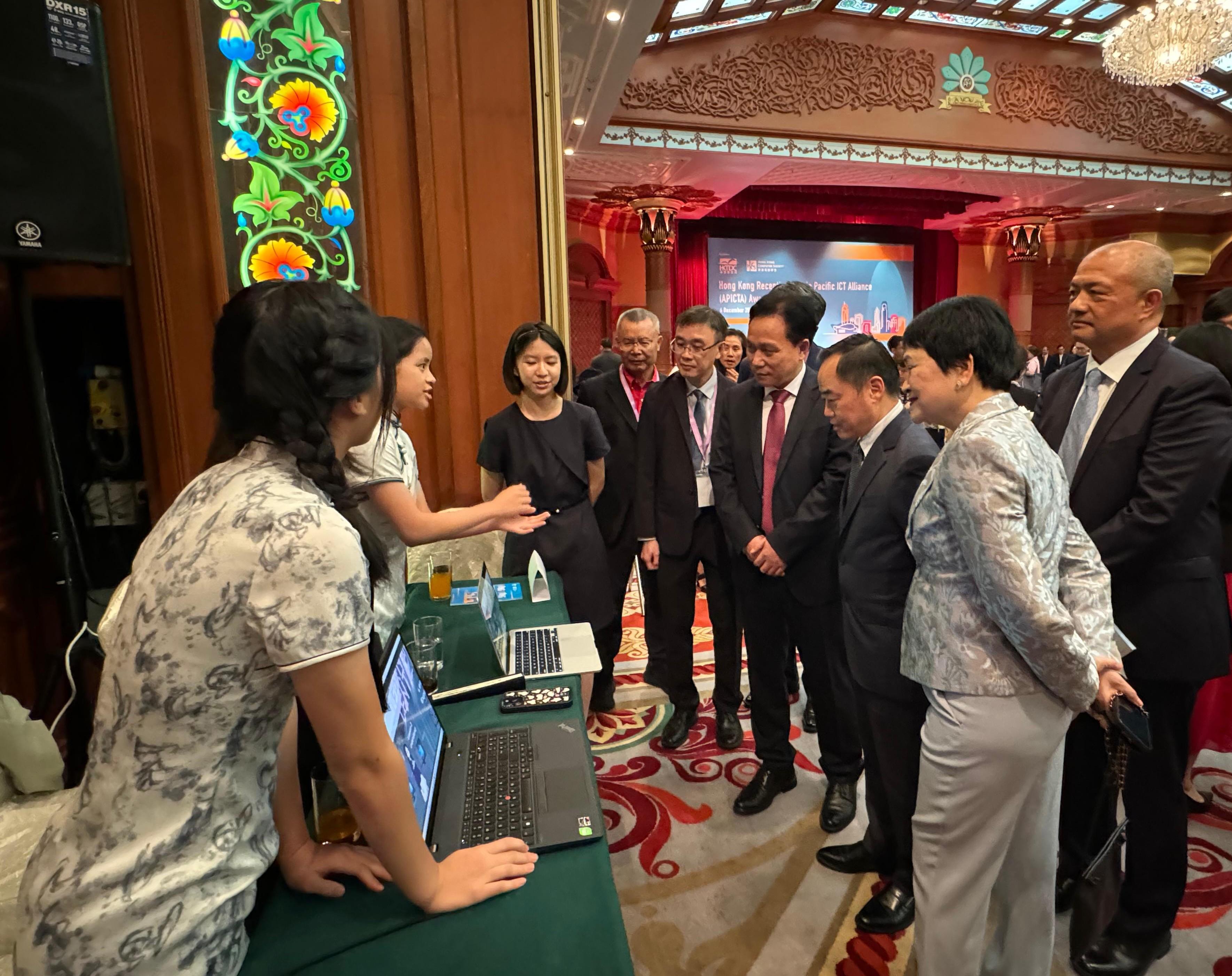 Counsellor of the Chinese Embassy in Brunei, Mr Shi Rongke (fourth right) and the Commissioner for Digital Policy, Mr Tony Wong (third right), listened to an introduction of an innovative project by a Hong Kong representative at the "Hong Kong Night" of the Asia Pacific Information and Communications Technology Alliance Awards 2024 held in Bandar Seri Begawan, Brunei on December 6.
