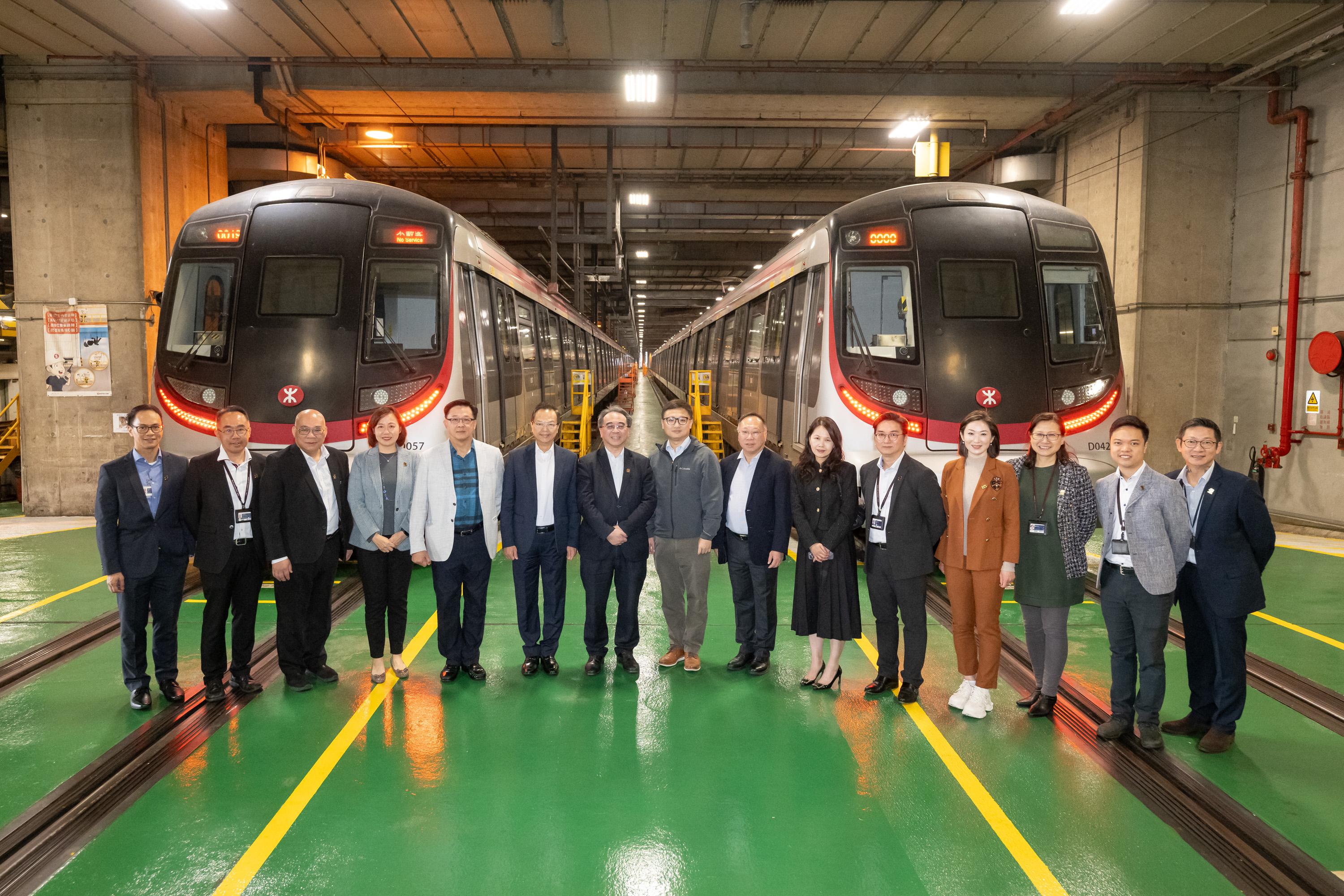 The Legislative Council (LegCo) Subcommittee on Matters Relating to Railways visited the Data Studio and Ho Tung Lau Depot of the MTR Corporation Limited (MTRCL) at Fo Tan today (December 10).  Photo shows the Chairman of the Subcommittee, Mr Gary Zhang (centre); the Deputy Chairman, Mr Chan Siu-hung (sixth left); and other LegCo Members posing for a group photo with the MTRCL Chief Executive Officer, Dr Jacob Kam (seventh left), and MTRCL representatives at Ho Tung Lau Depot.