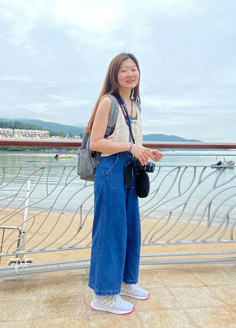 Ma Man-yiu, aged 35, is about 1.6 metres tall, 50 kilograms in weight and of medium build. She has a round face with yellow complexion and long brown and black hair. She was last seen wearing a black long-sleeved jacket, black trousers and white shoes.