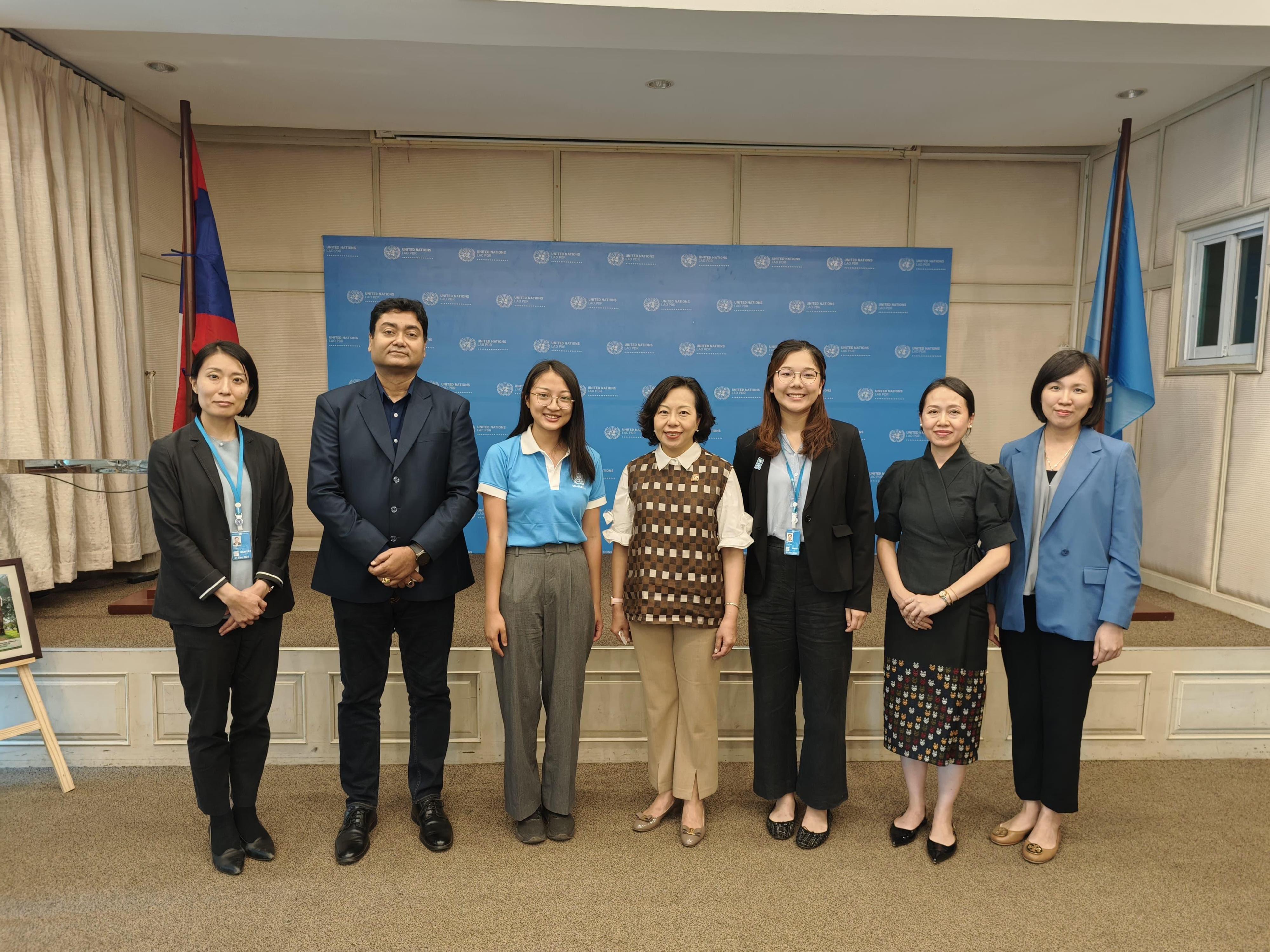 The Secretary for Home and Youth Affairs, Miss Alice Mak, continued her visit to Laos today (December 11). Photo shows Miss Mak (centre) with representatives of the United Nations Development Programme and the United Nations Human Settlements Programme in Laos, and volunteer interns who participated in the United Nations Volunteers - Hong Kong Universities Volunteer Internship Programme.