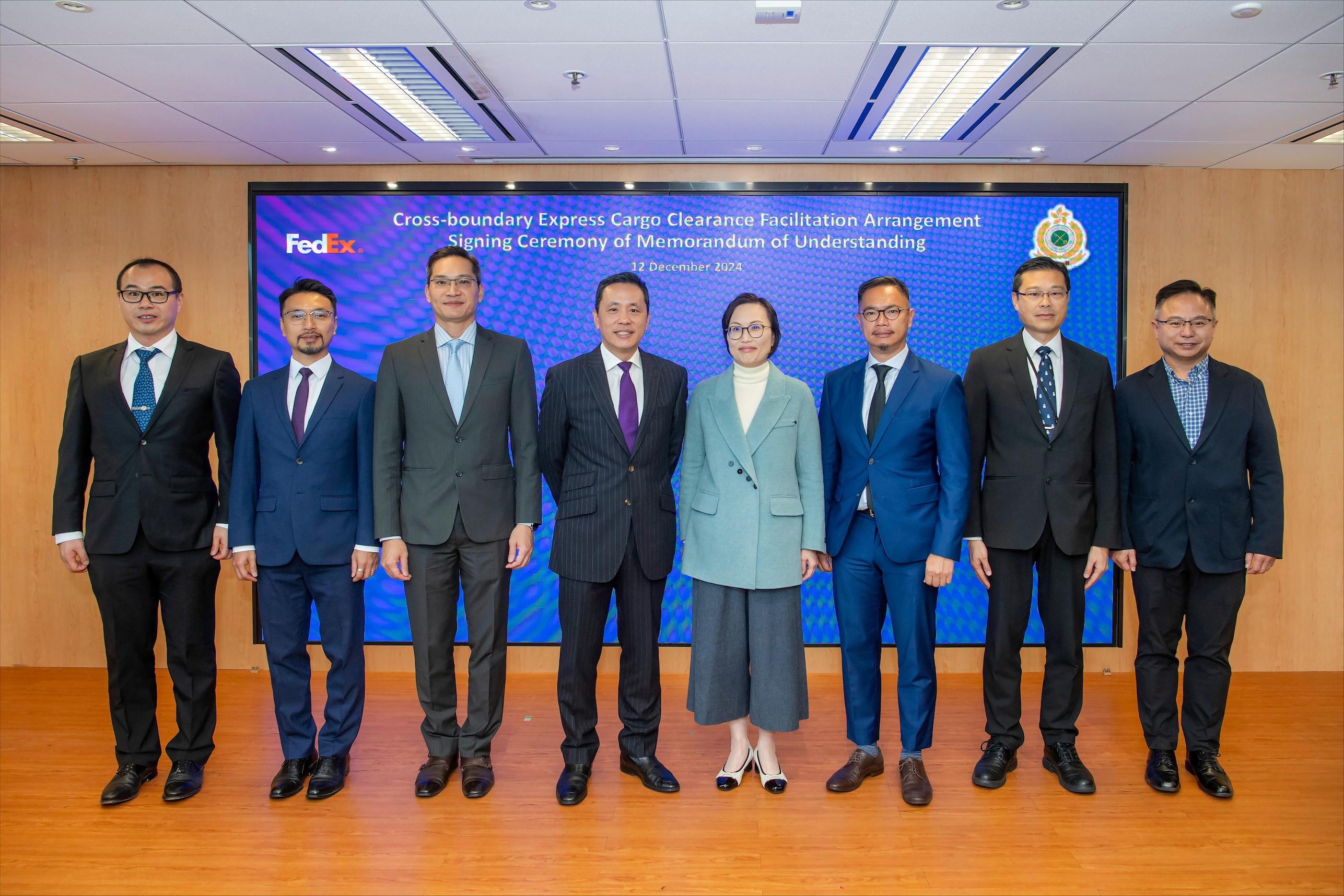 The Customs and Excise Department signed a Memorandum of Understanding (MOU) on the Cross-boundary Express Cargo Clearance Facilitation Arrangement with the Federal Express (Hong Kong) Limited (FedEx) today (December 12) at the Customs Headquarters Building. Photo shows the Assistant Commissioner (Boundary and Ports) of Customs and Excise, Ms Wong Wai-chuen (fourth right), with other Customs officials and representatives of FedEx.