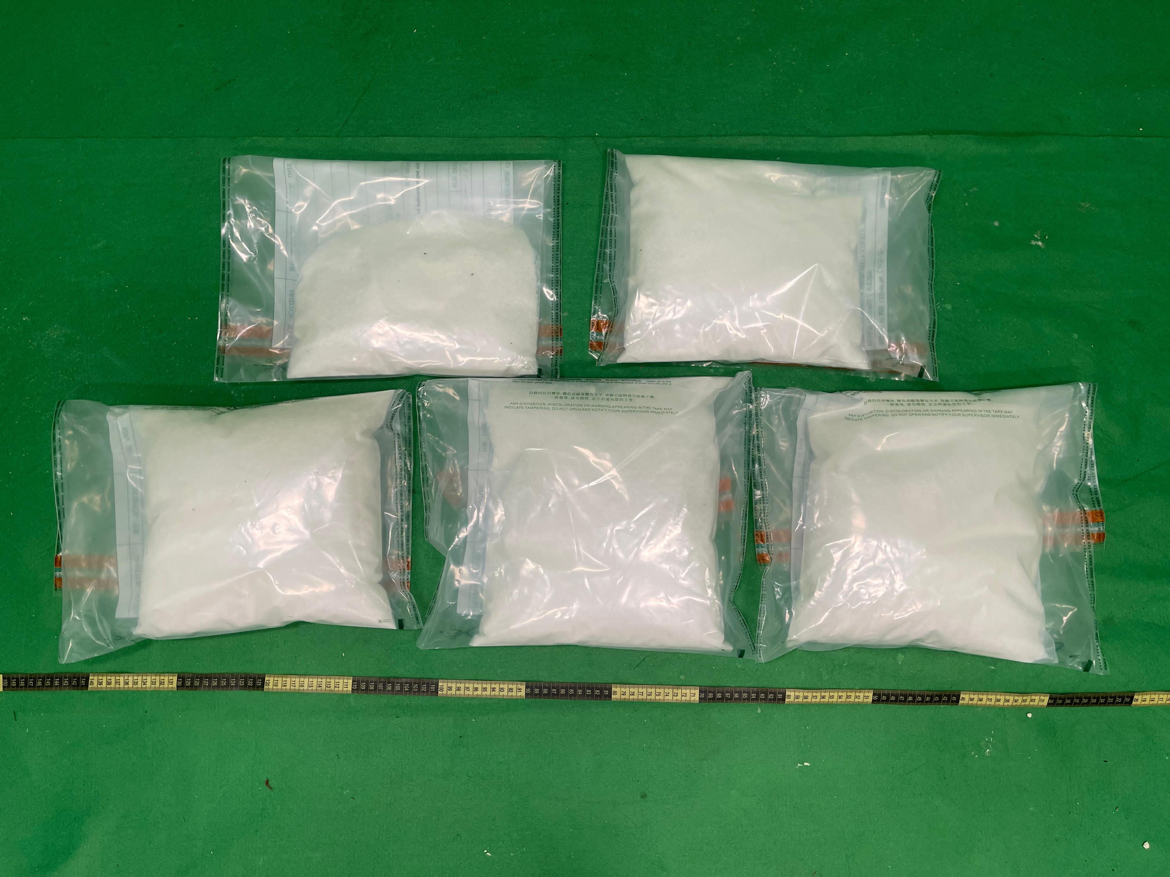 Hong Kong Customs yesterday (December 11) detected a drug trafficking case involving baggage concealment at Hong Kong International Airport. About 12 kilograms of suspected ketamine with an estimated market value of about $5.7 million was seized. Photo shows the suspected ketamine seized.
