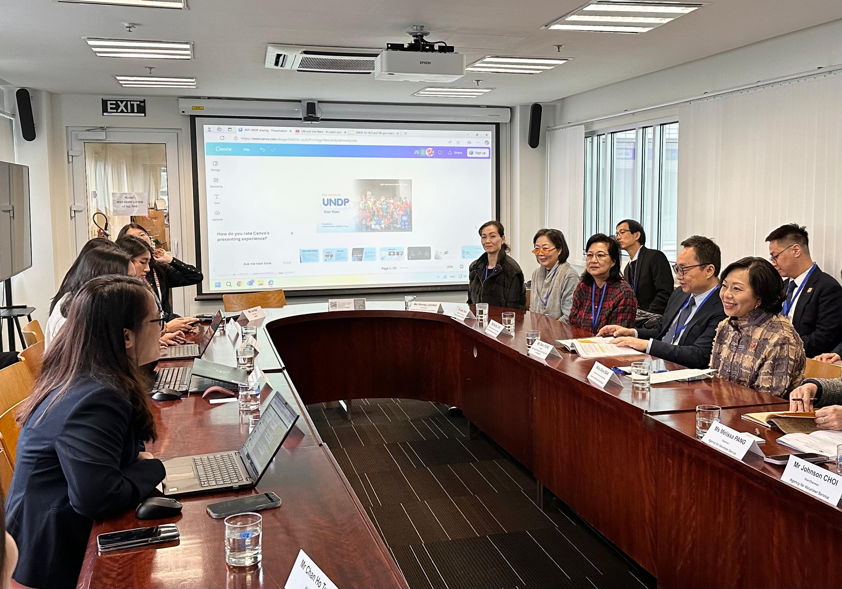 The Secretary for Home and Youth Affairs, Miss Alice Mak, continued her visit in Vietnam today (December 12). Photo shows Miss Mak (first right) visiting the United Nations Development Programme and the United Nations Children's Fund in Vietnam to meet with agency representatives and volunteer interns participating in the United Nations Volunteers - Hong Kong Universities Volunteer Internship Programme.