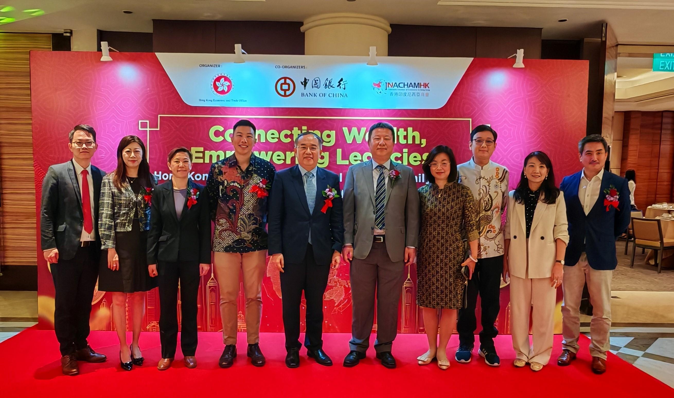 The Secretary for Financial Services and the Treasury, Mr Christopher Hui, attended a lunch seminar themed "Connecting Wealth, Empowering Legacies: Hong Kong - The Premier Global Hub for Family Offices" in Jakarta, Indonesia, yesterday (December 12) and gave a keynote speech. Photo shows Mr Hui (fifth left) with the Director-General of the Hong Kong Economic and Trade Office in Jakarta, Miss Libera Cheng (third left); the Country Manager of the Bank of China (Hong Kong) Limited Jakarta Branch, Mr Sun Shangbin (fifth right); the Vice President of the Indonesia Chamber of Commerce in Hong Kong, Mr Brian Chan (fourth left), and other guests.