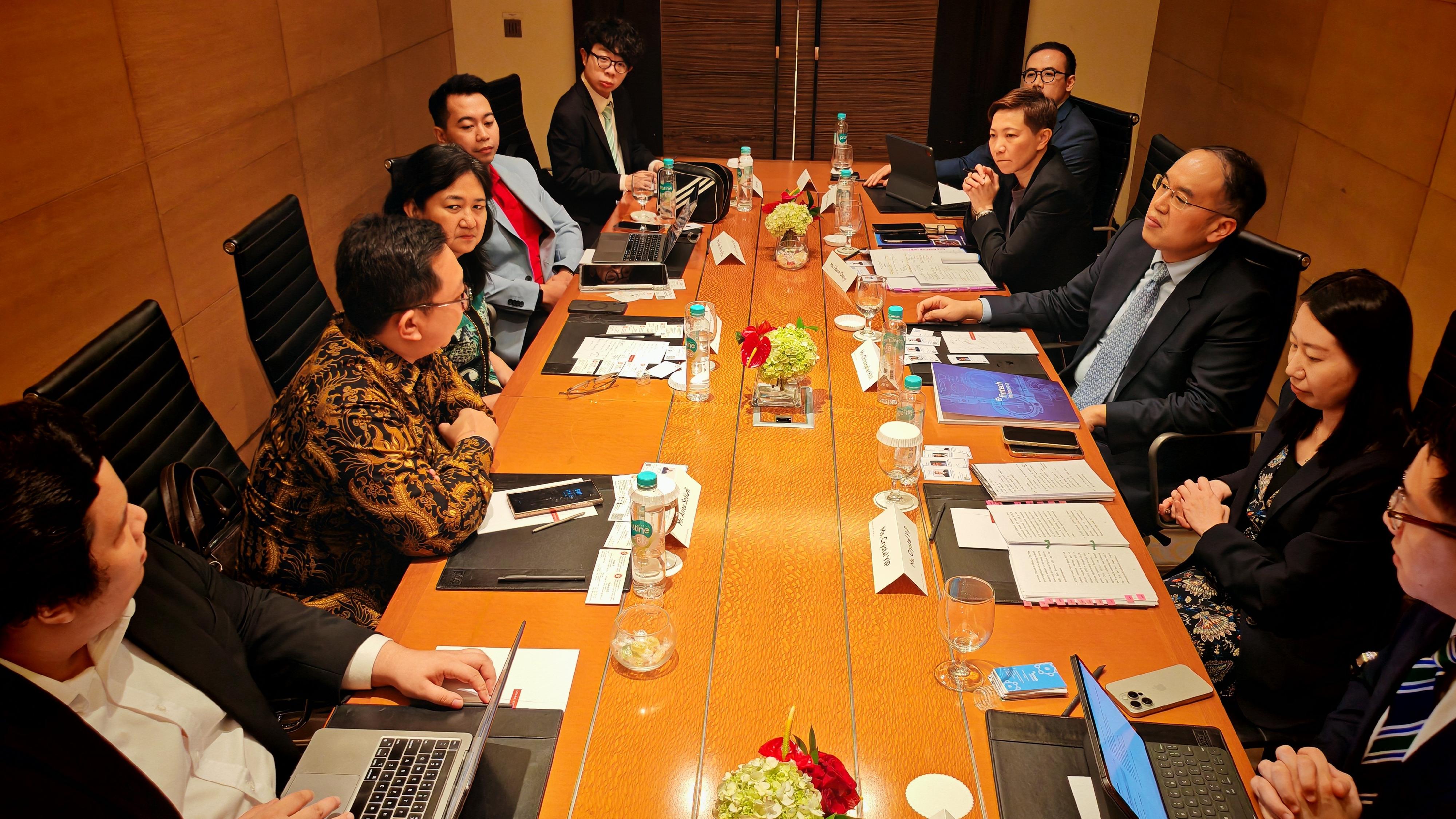 The Secretary for Financial Services and the Treasury, Mr Christopher Hui (third right), met with representatives of the Indonesia Fintech Association in Jakarta, Indonesia, yesterday (December 12). Next to Mr Hui is the Director-General of the Hong Kong Economic and Trade Office in Jakarta, Miss Libera Cheng (fourth right). ‎